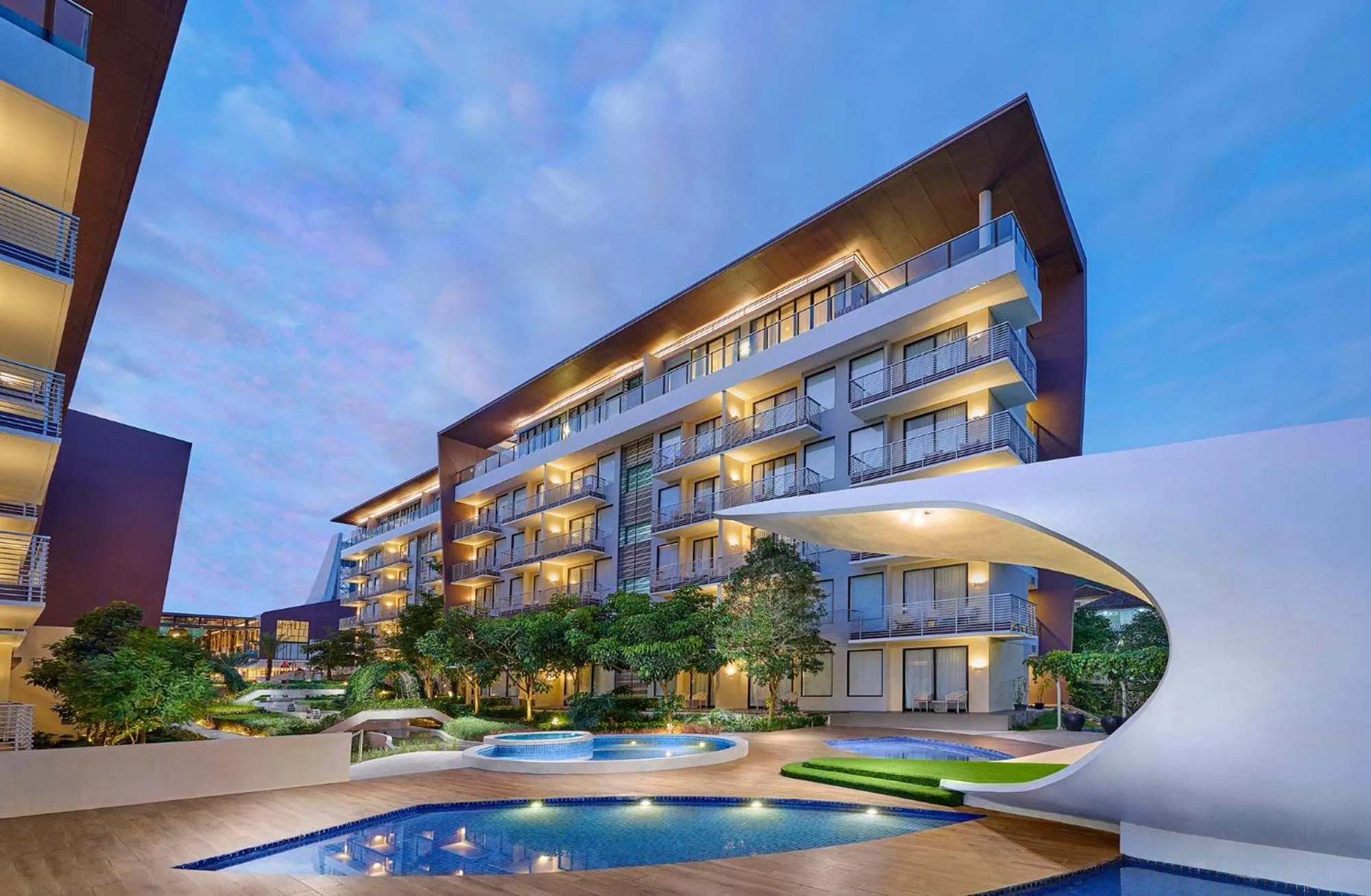 Property building in Golden Tulip Holland Resort Batu