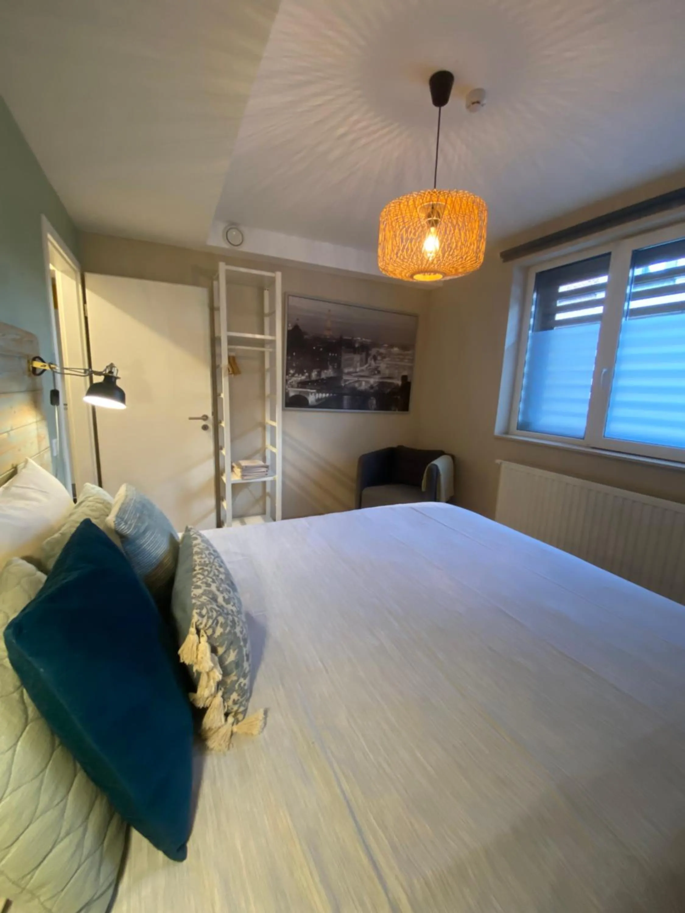 Photo of the whole room, Bed in Appartement rez Terrasse et Jardin