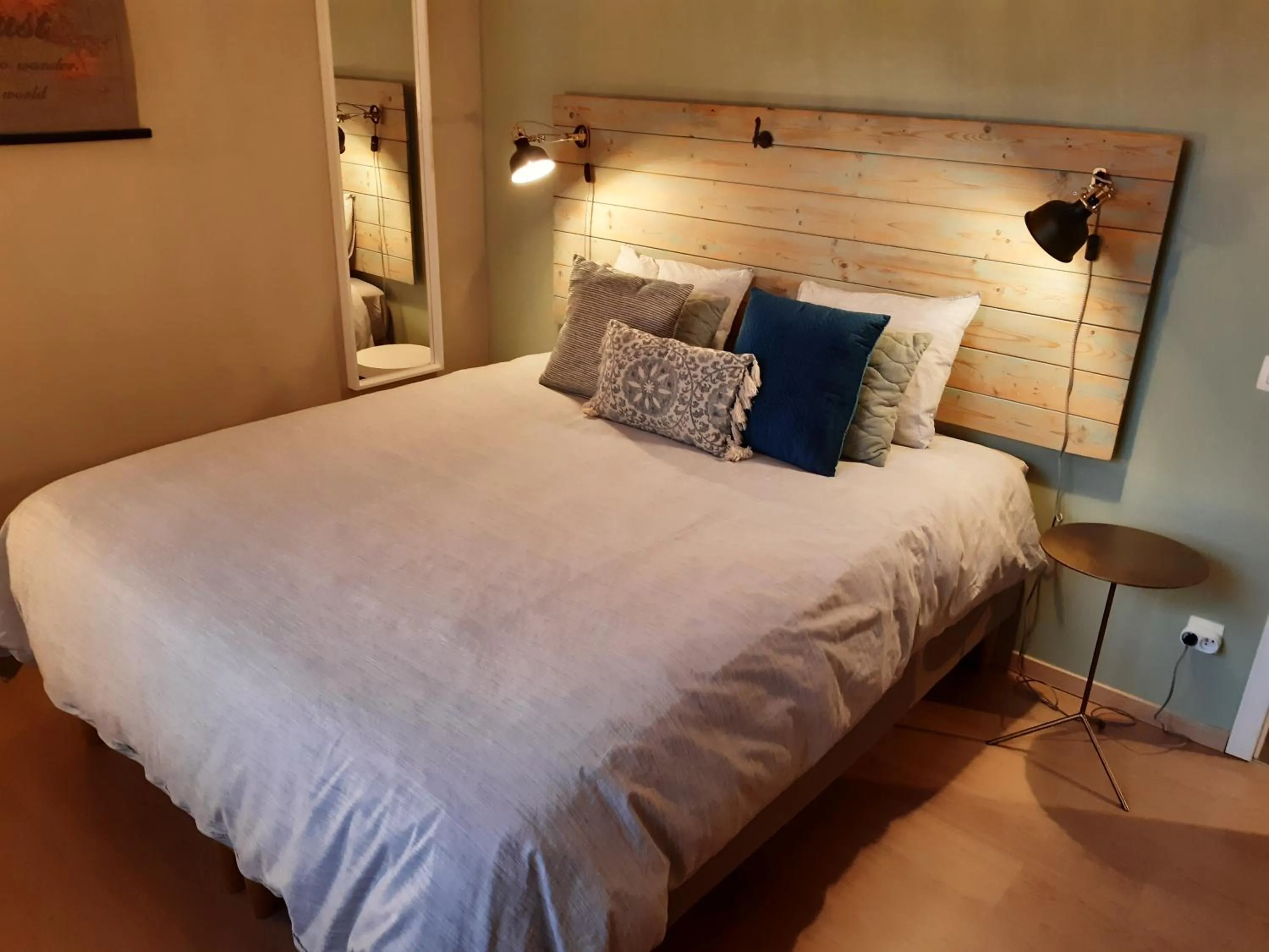 Bed in Appartement rez Terrasse et Jardin