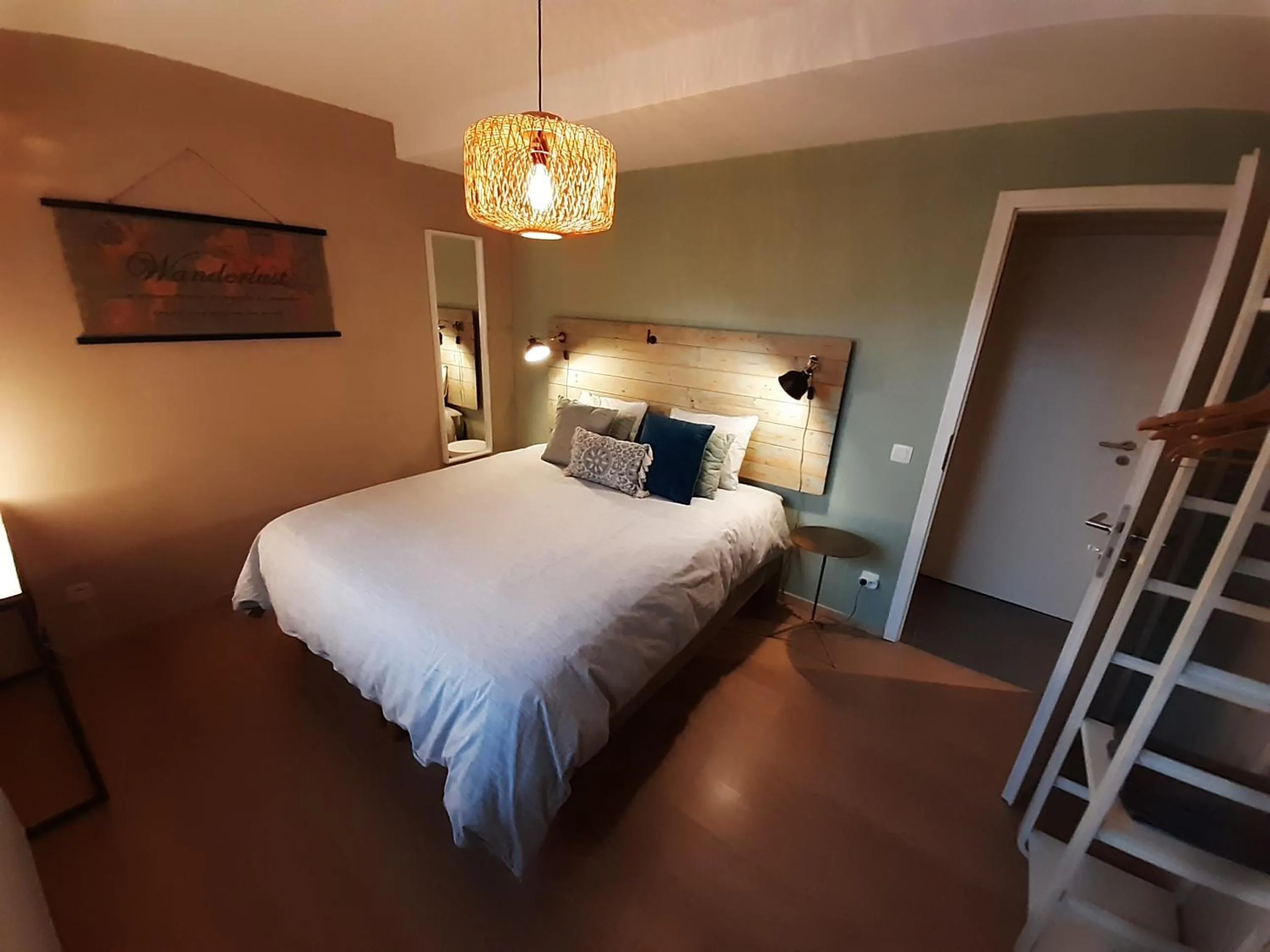 Photo of the whole room, Bed in Appartement rez Terrasse et Jardin