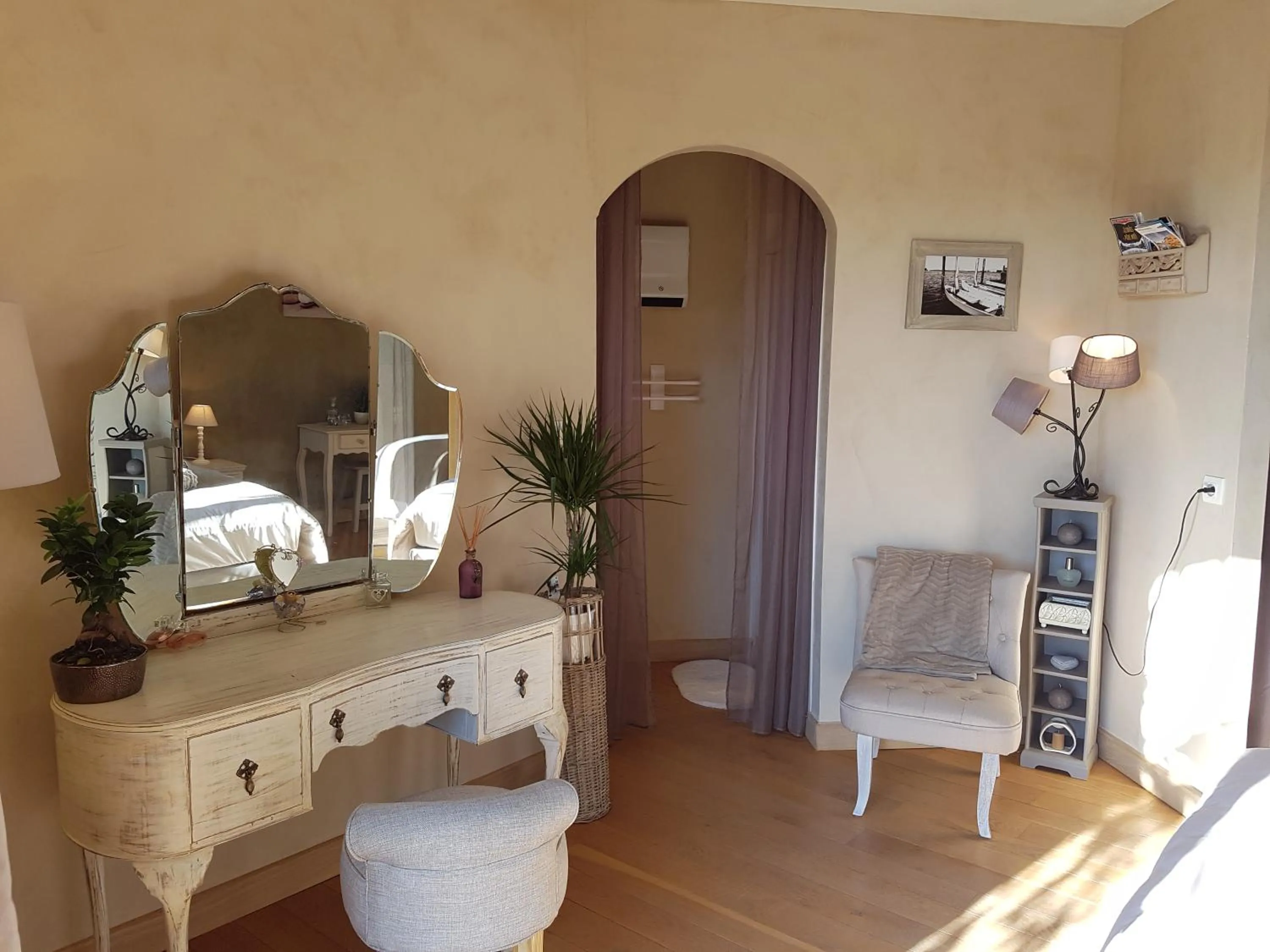 Photo of the whole room in B&B Lou Mas