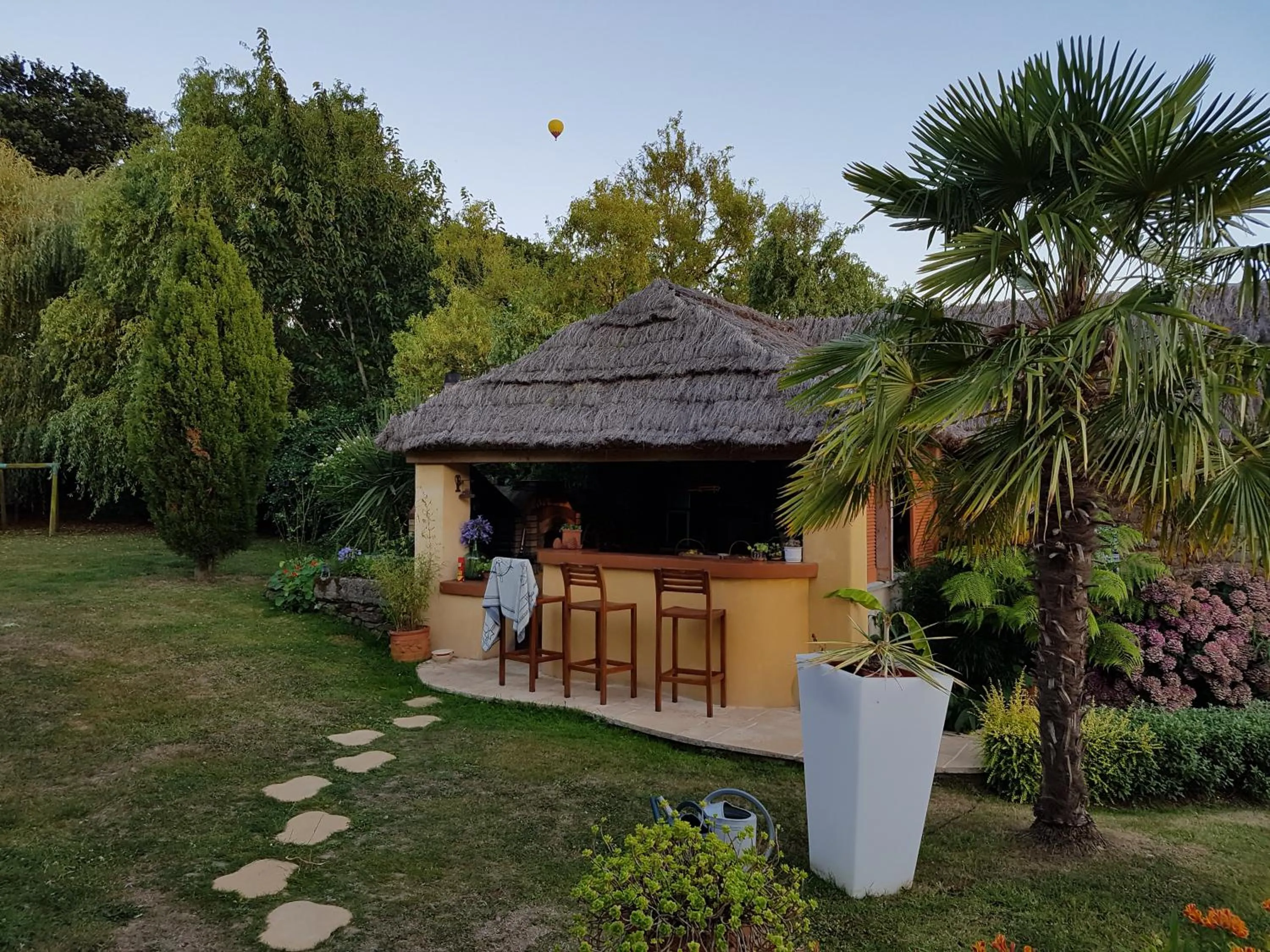 Patio in B&B Lou Mas