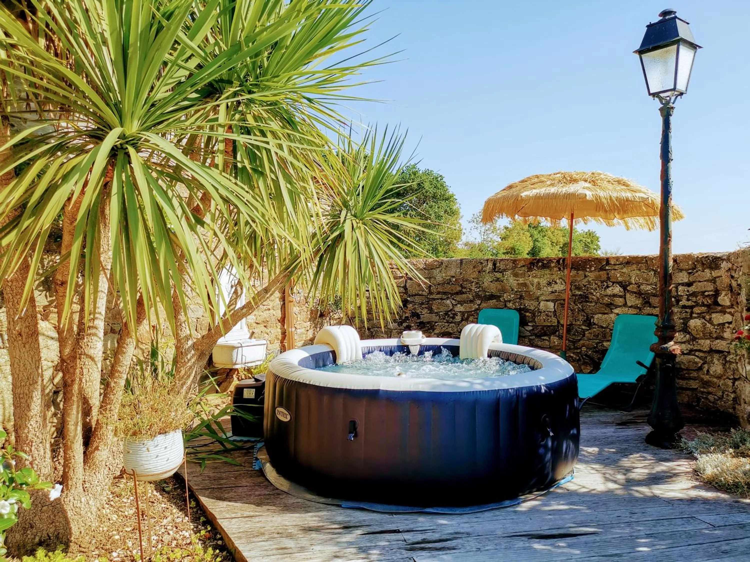 Hot Tub in B&B Lou Mas