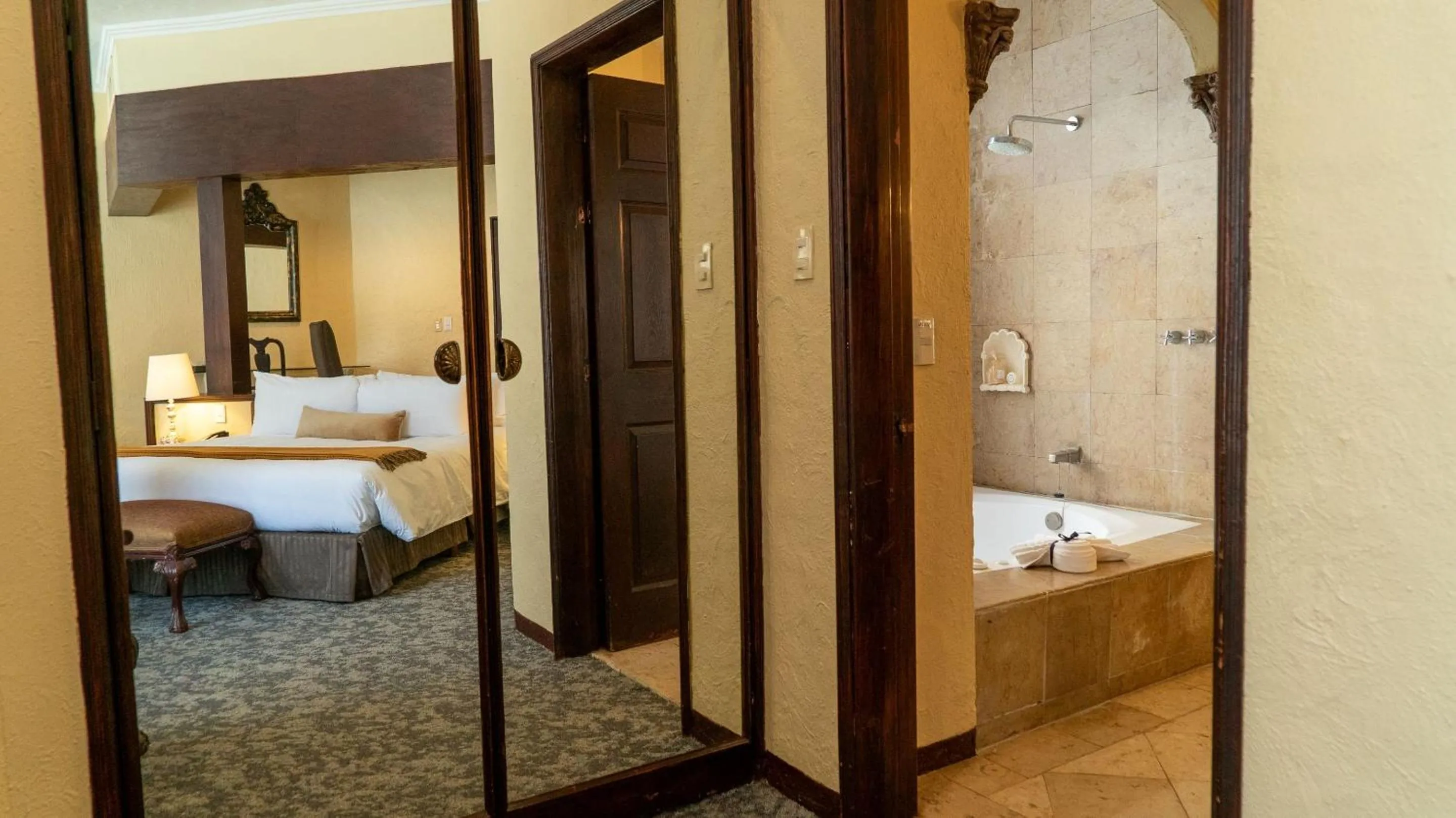 Photo of the whole room, Bed in Quinta Real Aguascalientes