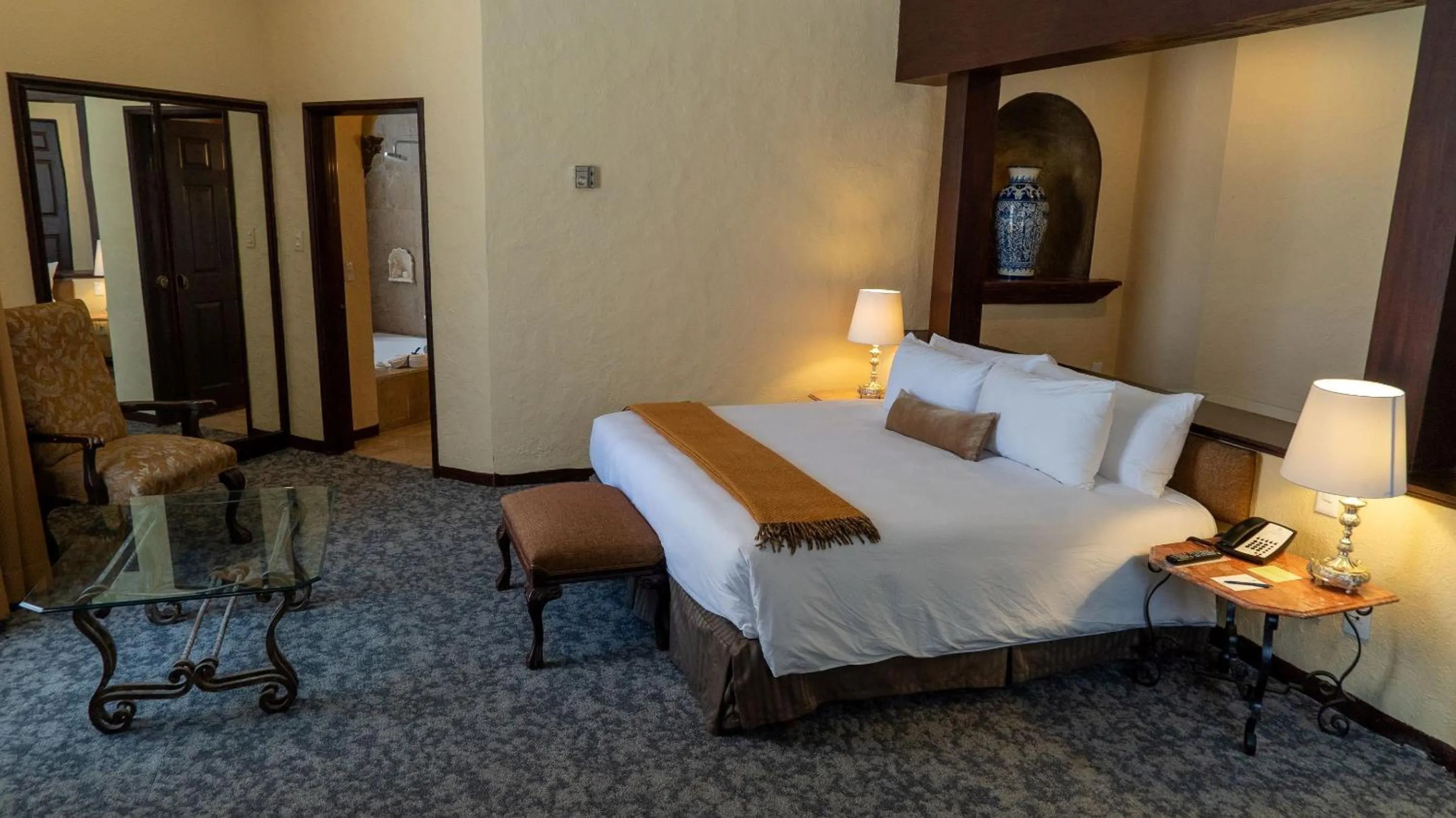 Photo of the whole room, Bed in Quinta Real Aguascalientes