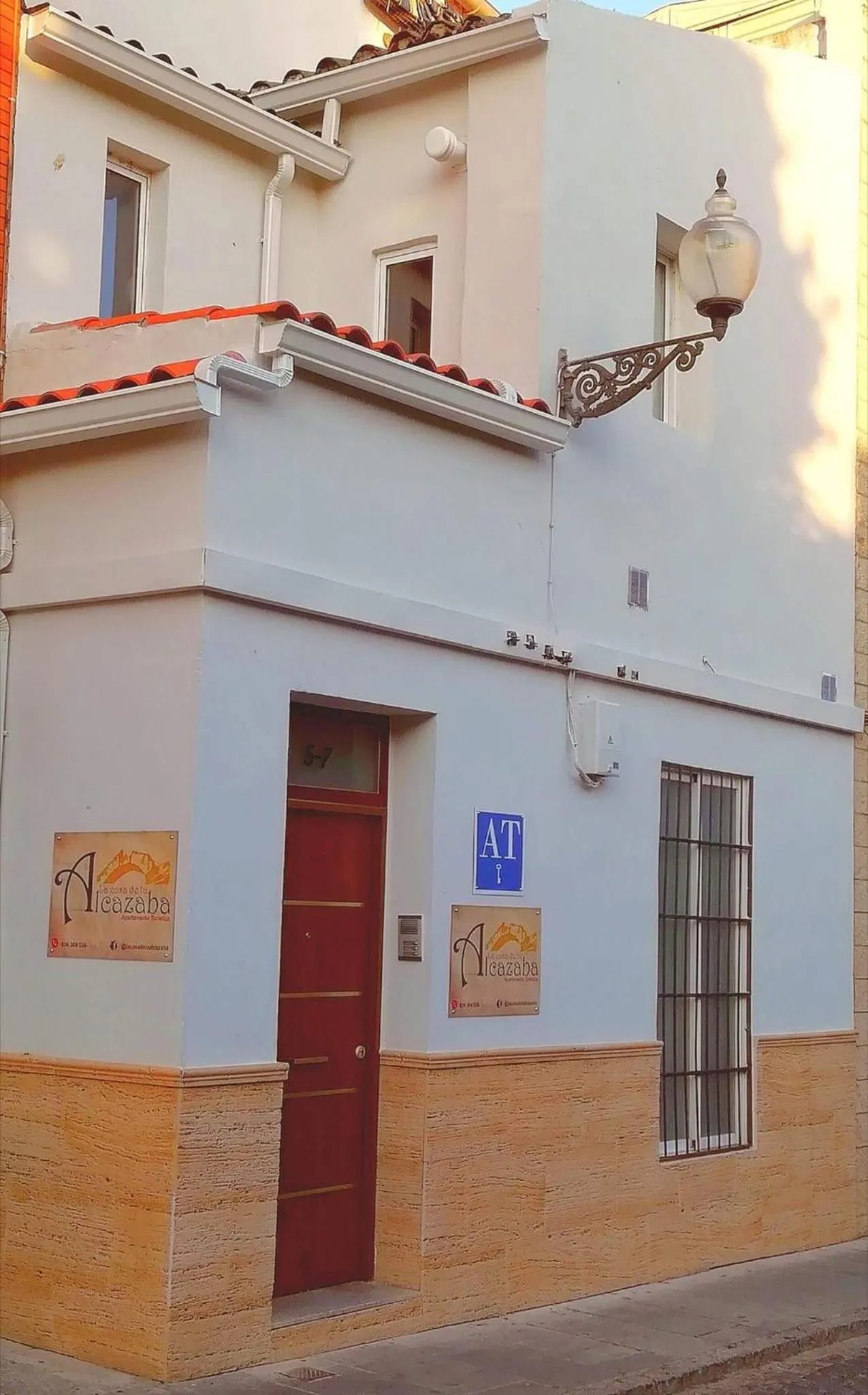 Facade/entrance in La Casa de la Alcazaba - Free Parking