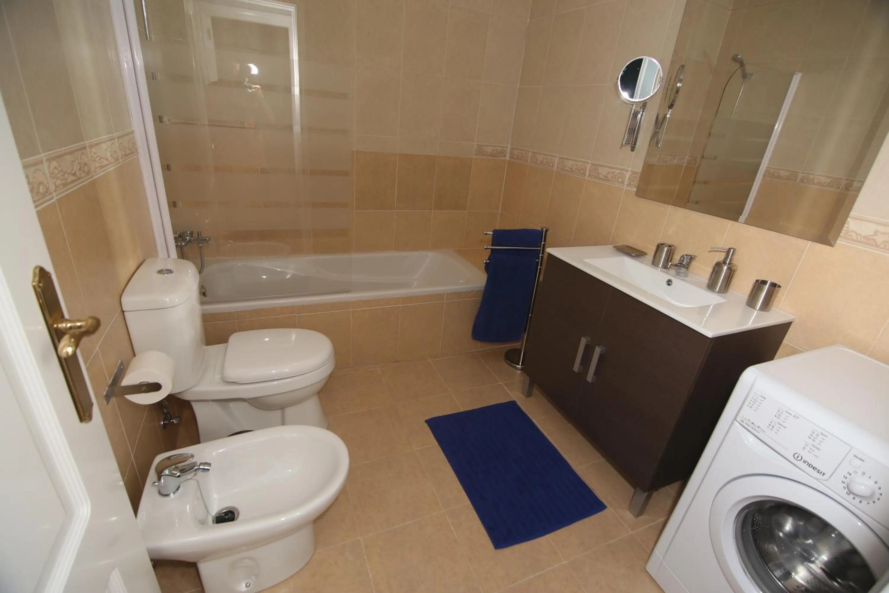 Bathroom in La Casa de la Alcazaba - Free Parking