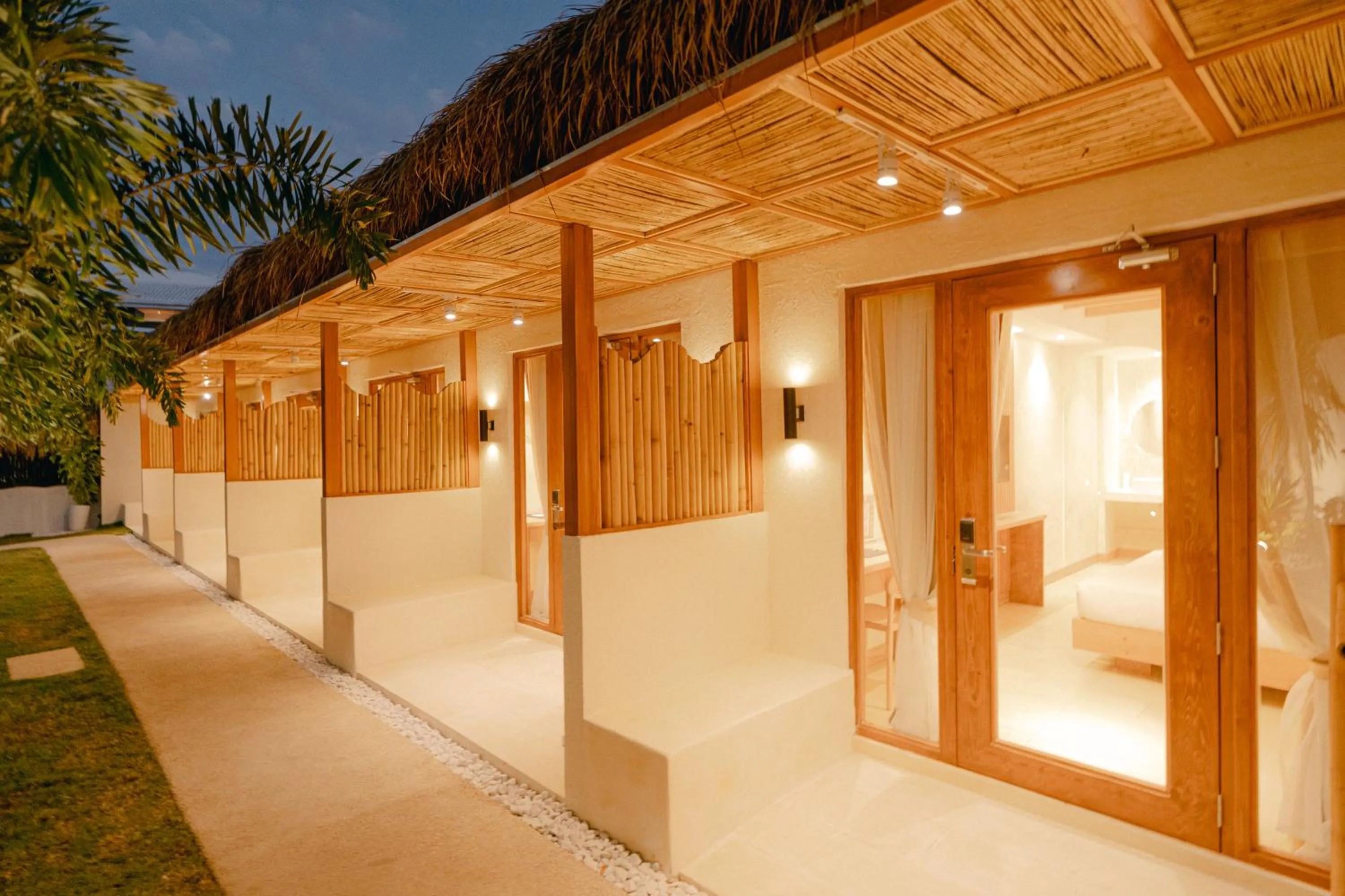 Night in LEUX Hotel Alona Panglao