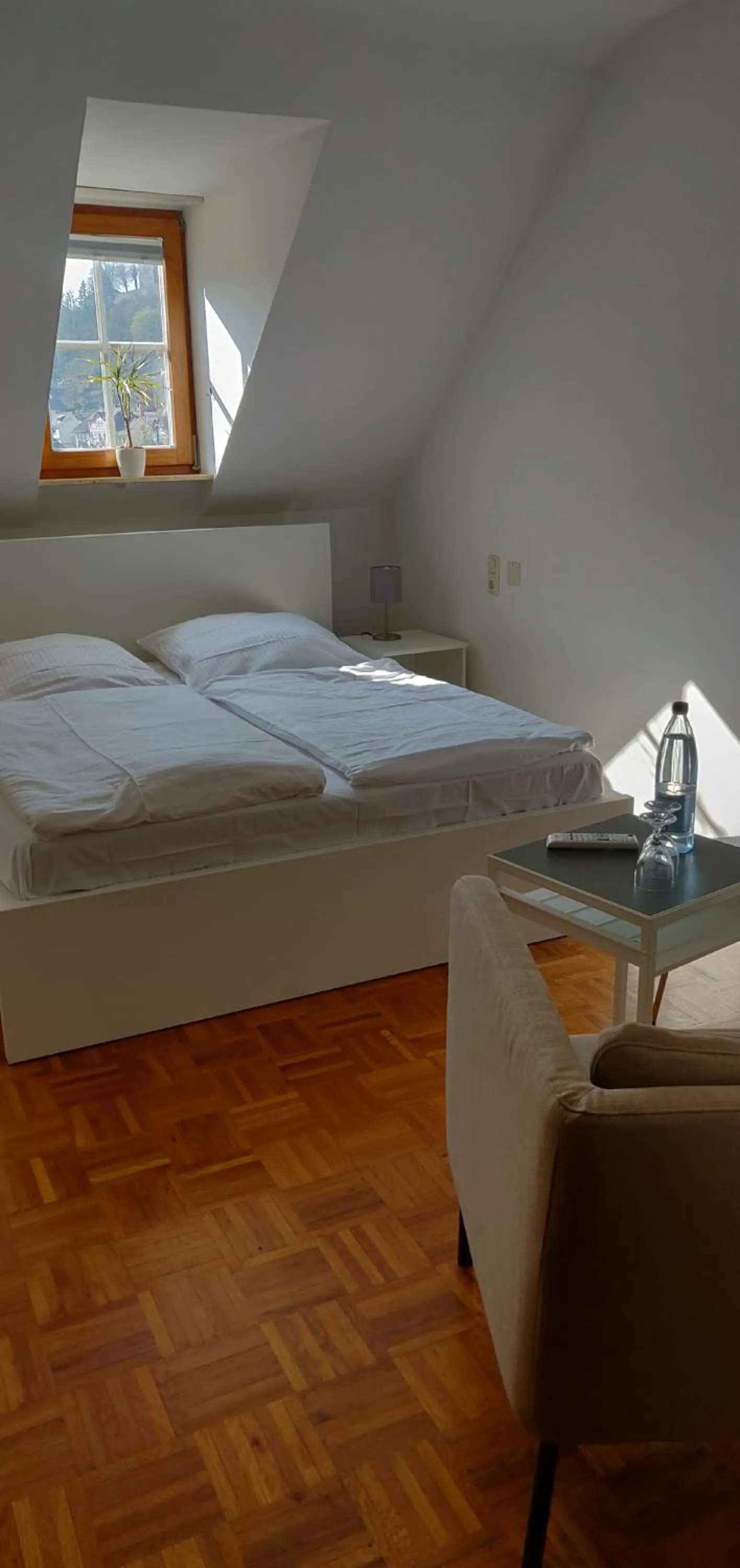 Bed in Gästehaus der Abtei Sayn