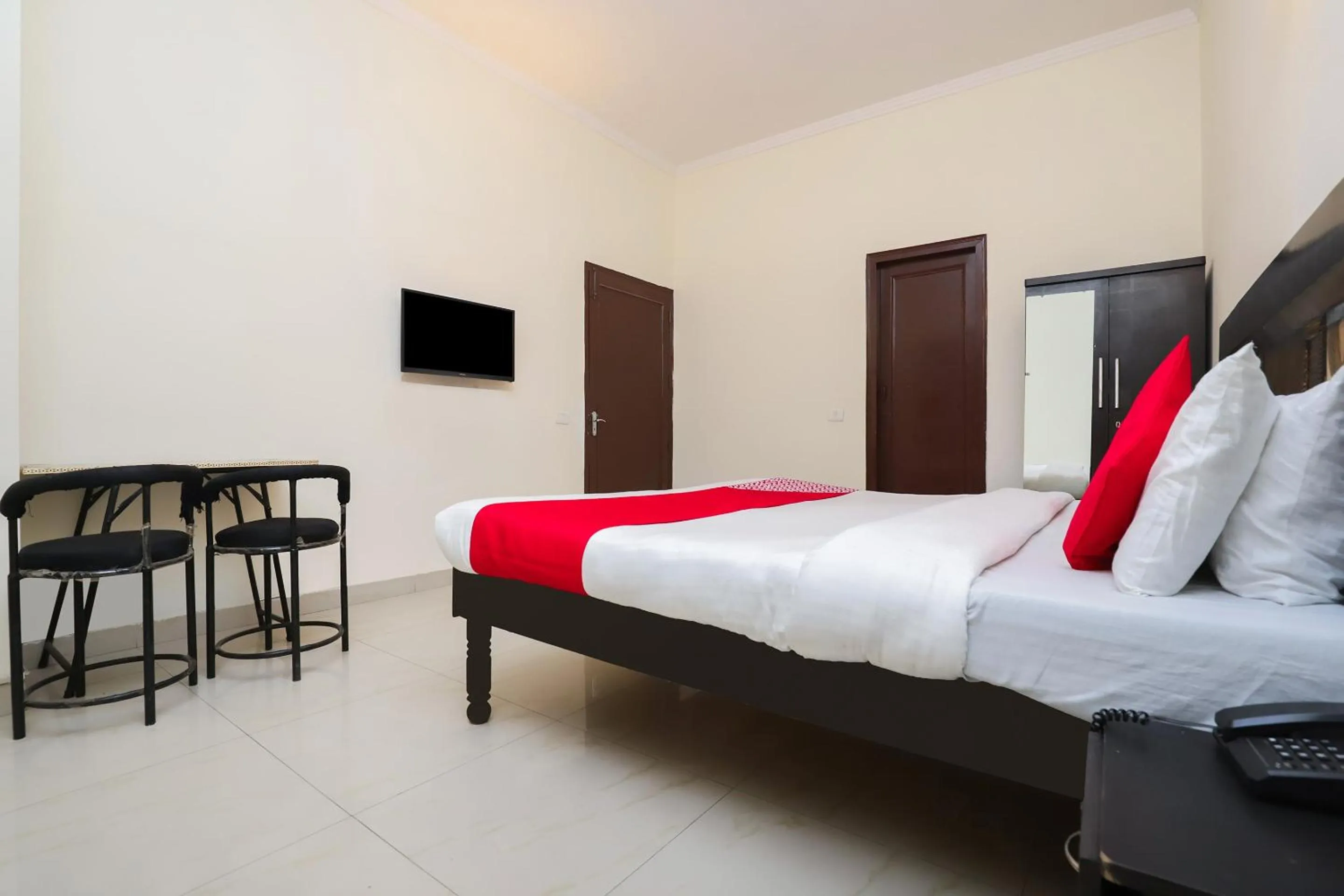 Bedroom in Hotel O Shiv Shakti Inn Near Kamal Cinema