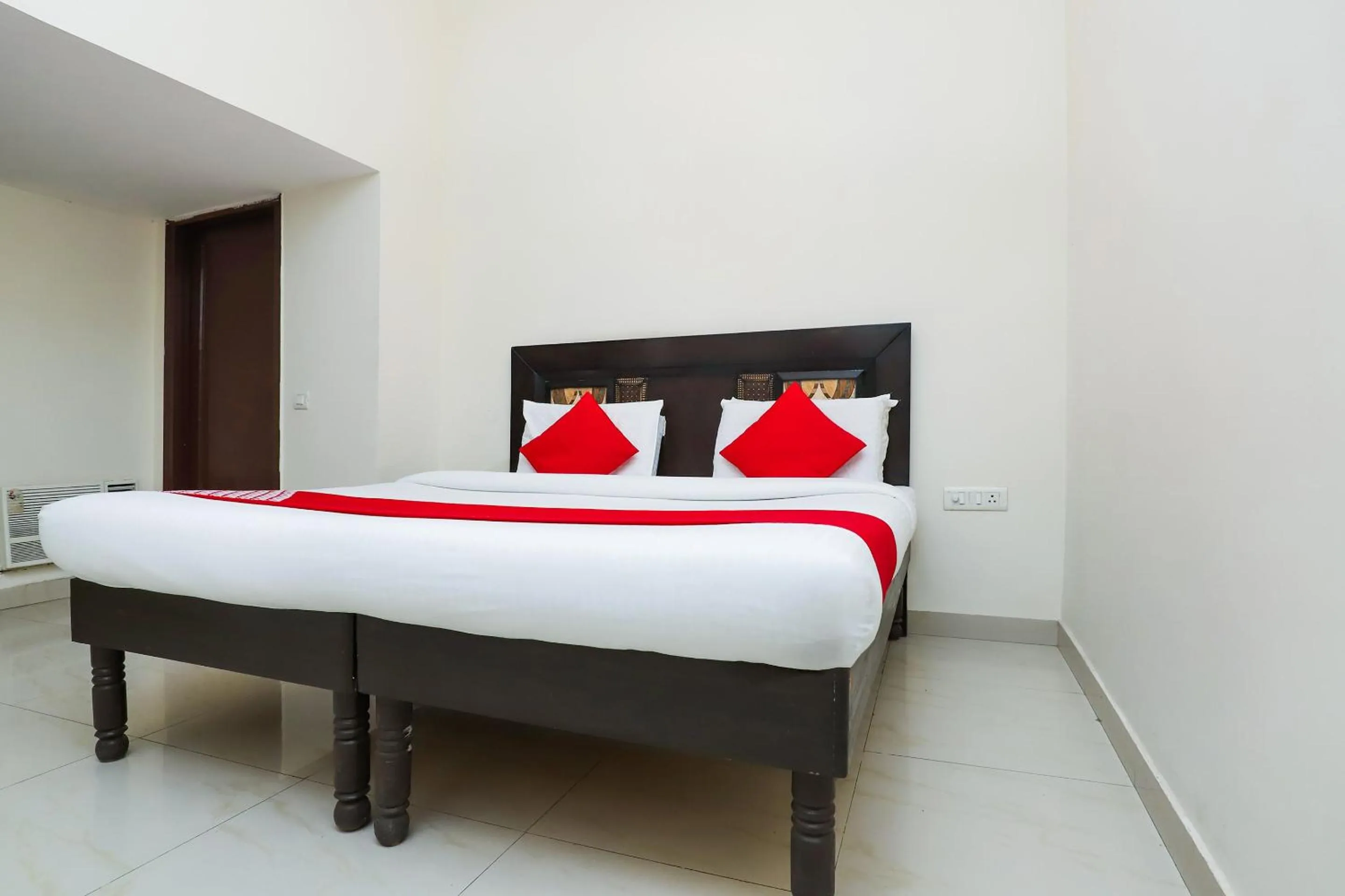 Bedroom in Hotel O Shiv Shakti Inn Near Kamal Cinema