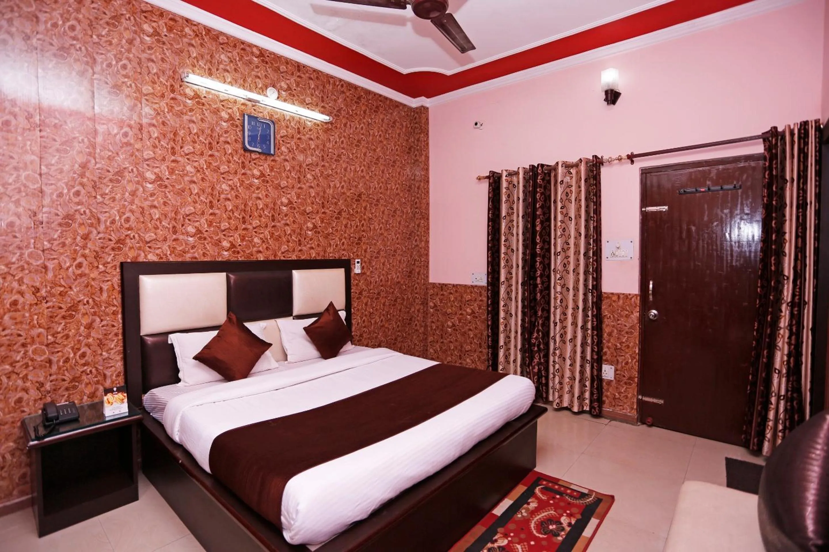 Bedroom, Bed in Hotel O Mehfil Hotel