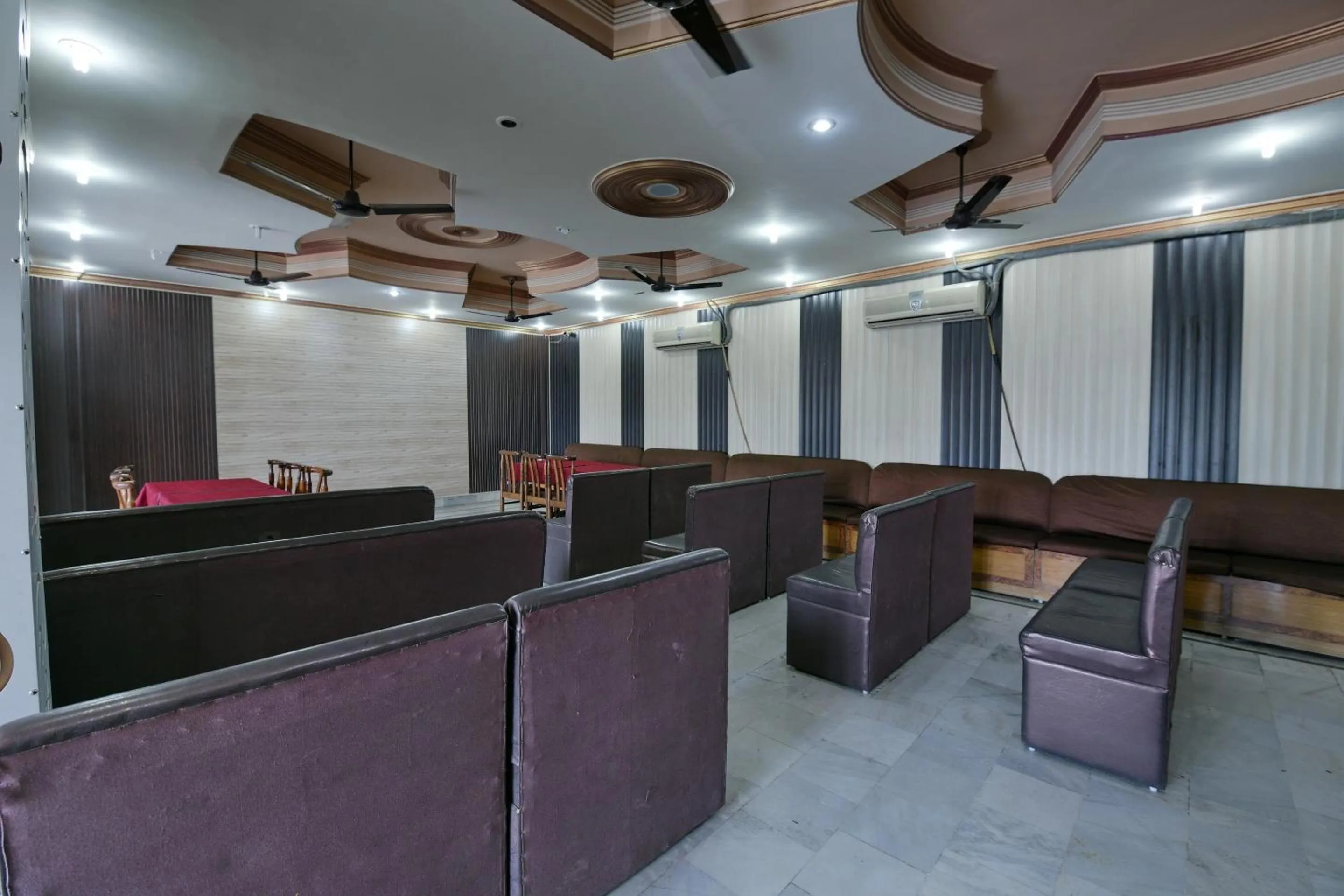 Restaurant/places to eat in Hotel O Mehfil Hotel