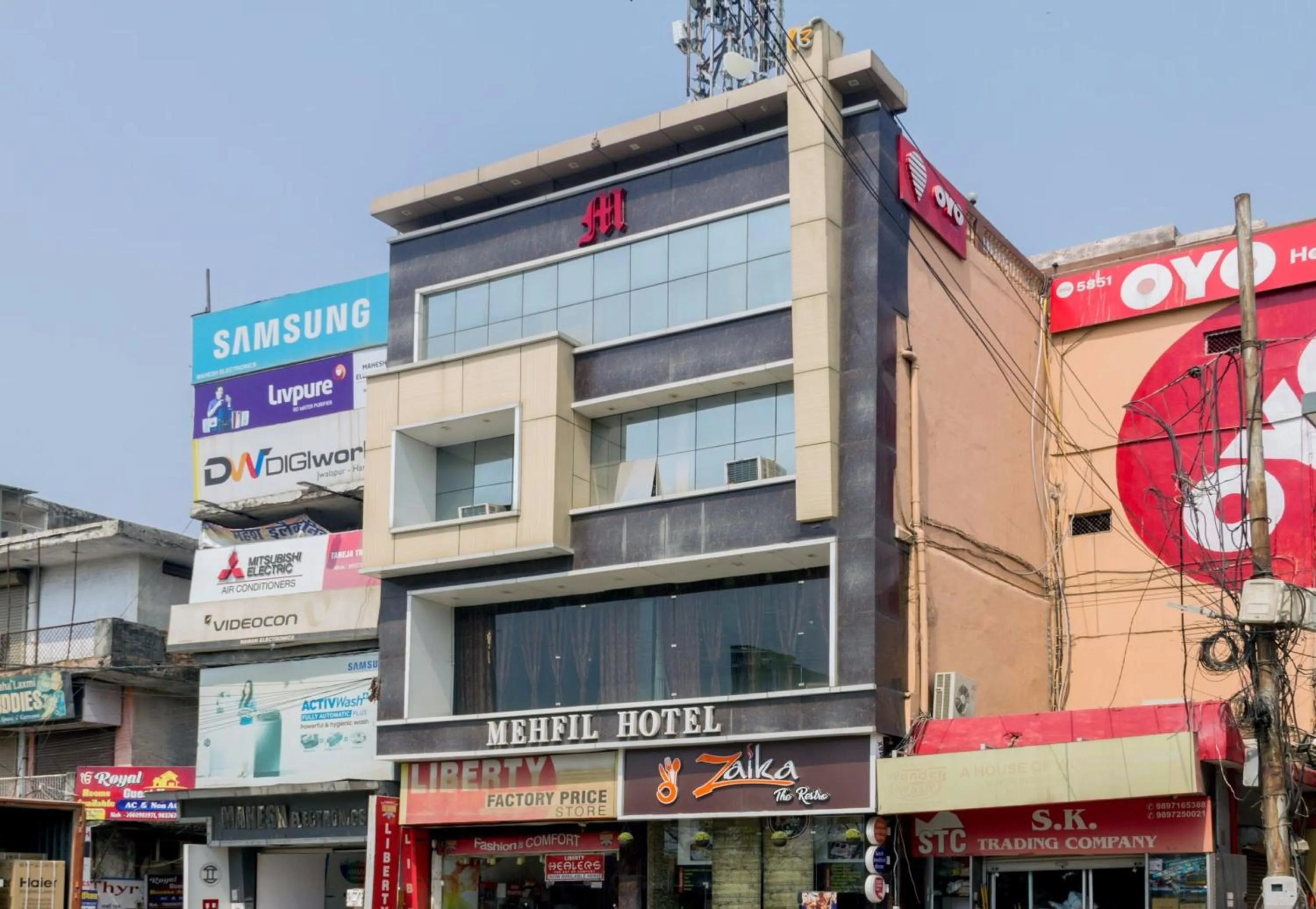 Facade/entrance in Hotel O Mehfil Hotel