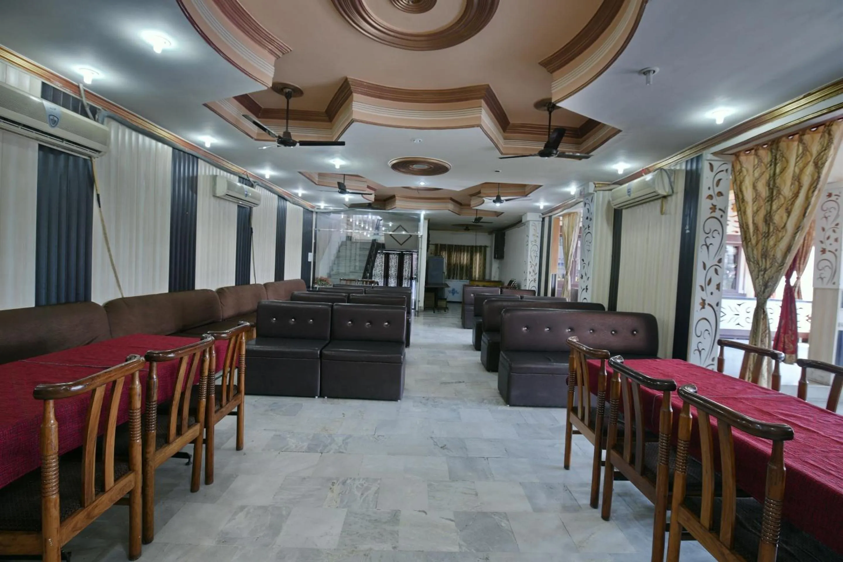 Restaurant/places to eat in Hotel O Mehfil Hotel
