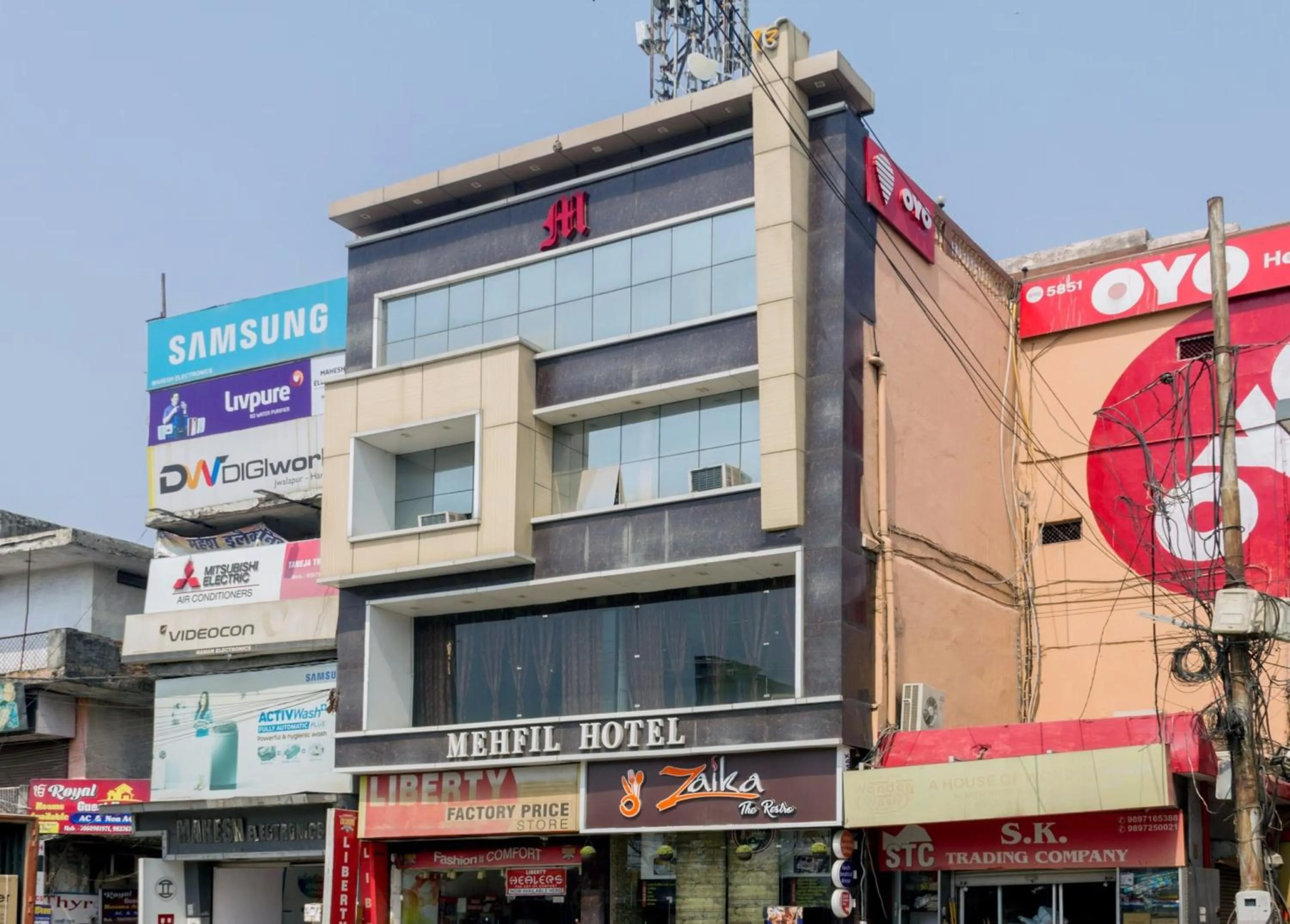 Facade/entrance in Hotel O Mehfil Hotel