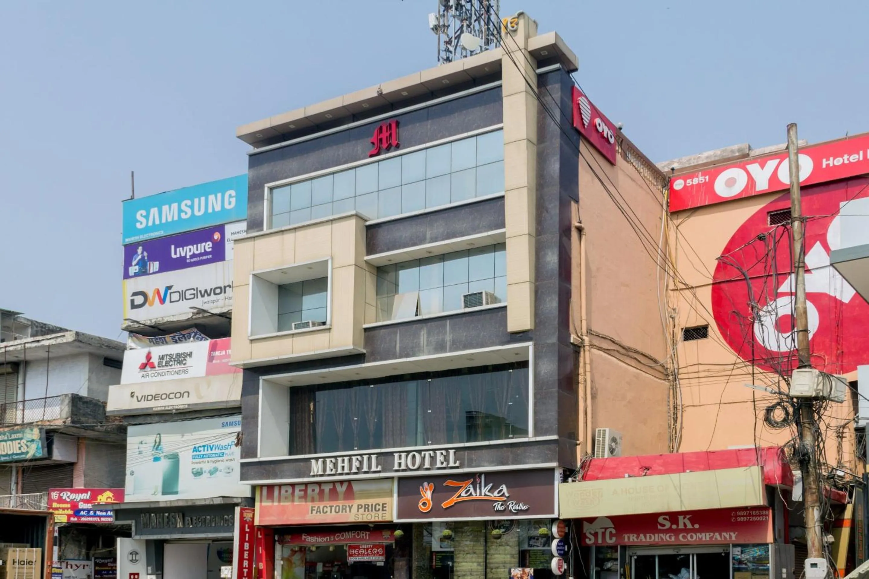 Facade/entrance in Hotel O Mehfil Hotel