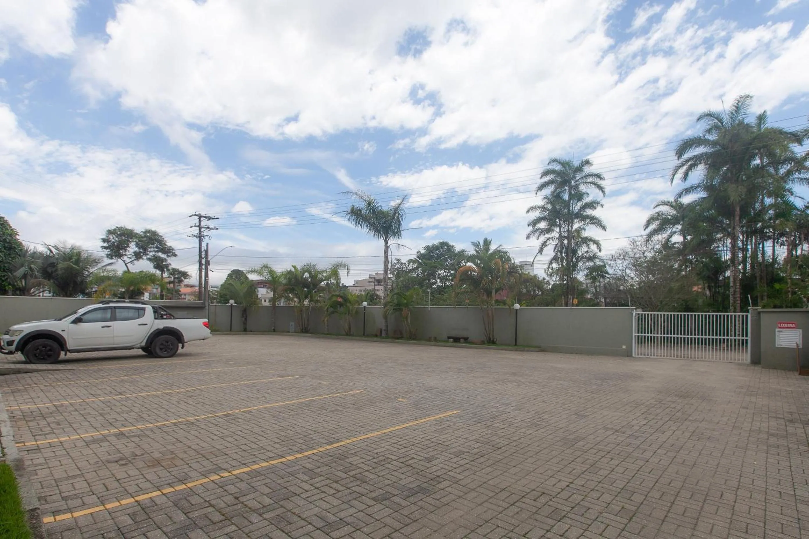 Parking in Apartamento Erica Itaguá proximo da Praia Grande