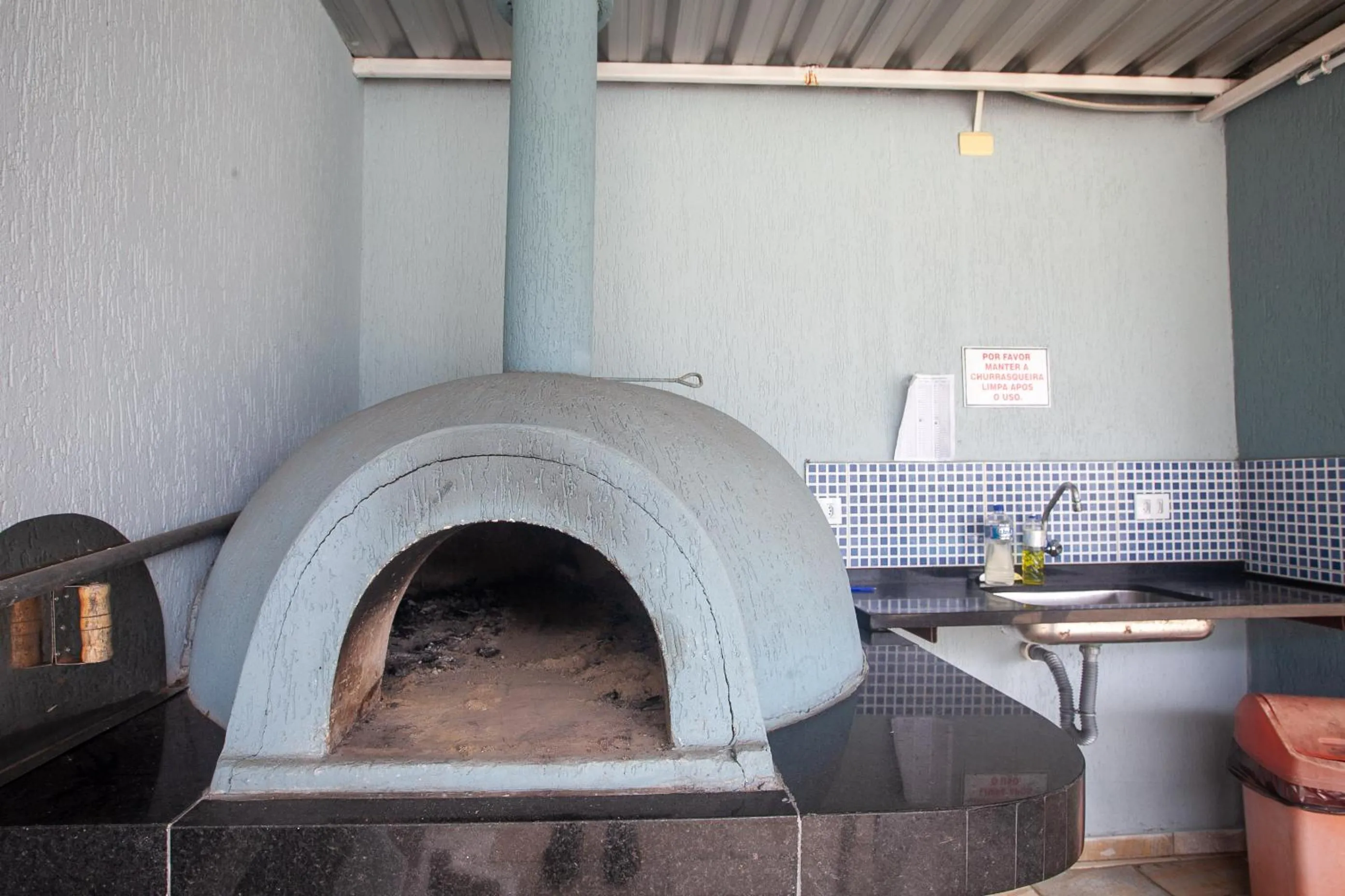 oven in Apartamento Erica Itaguá proximo da Praia Grande