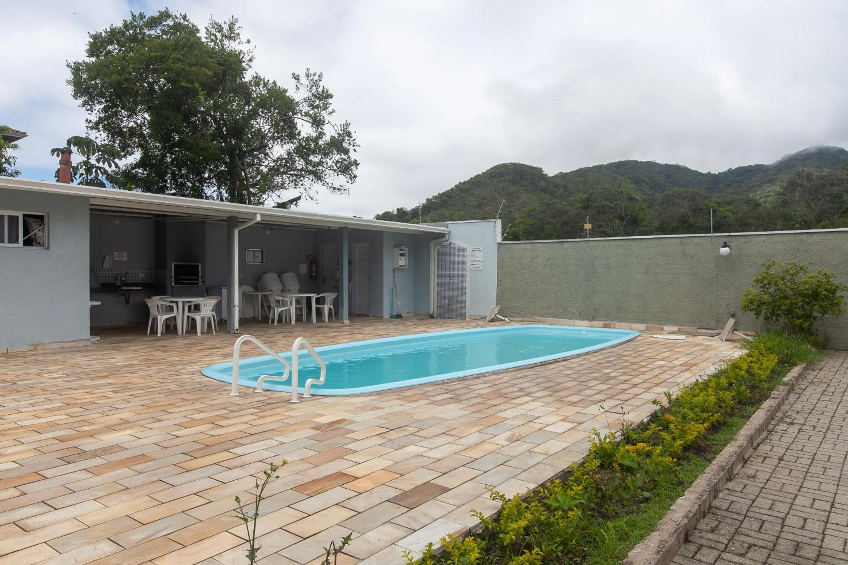 Property building in Apartamento Erica Itaguá proximo da Praia Grande