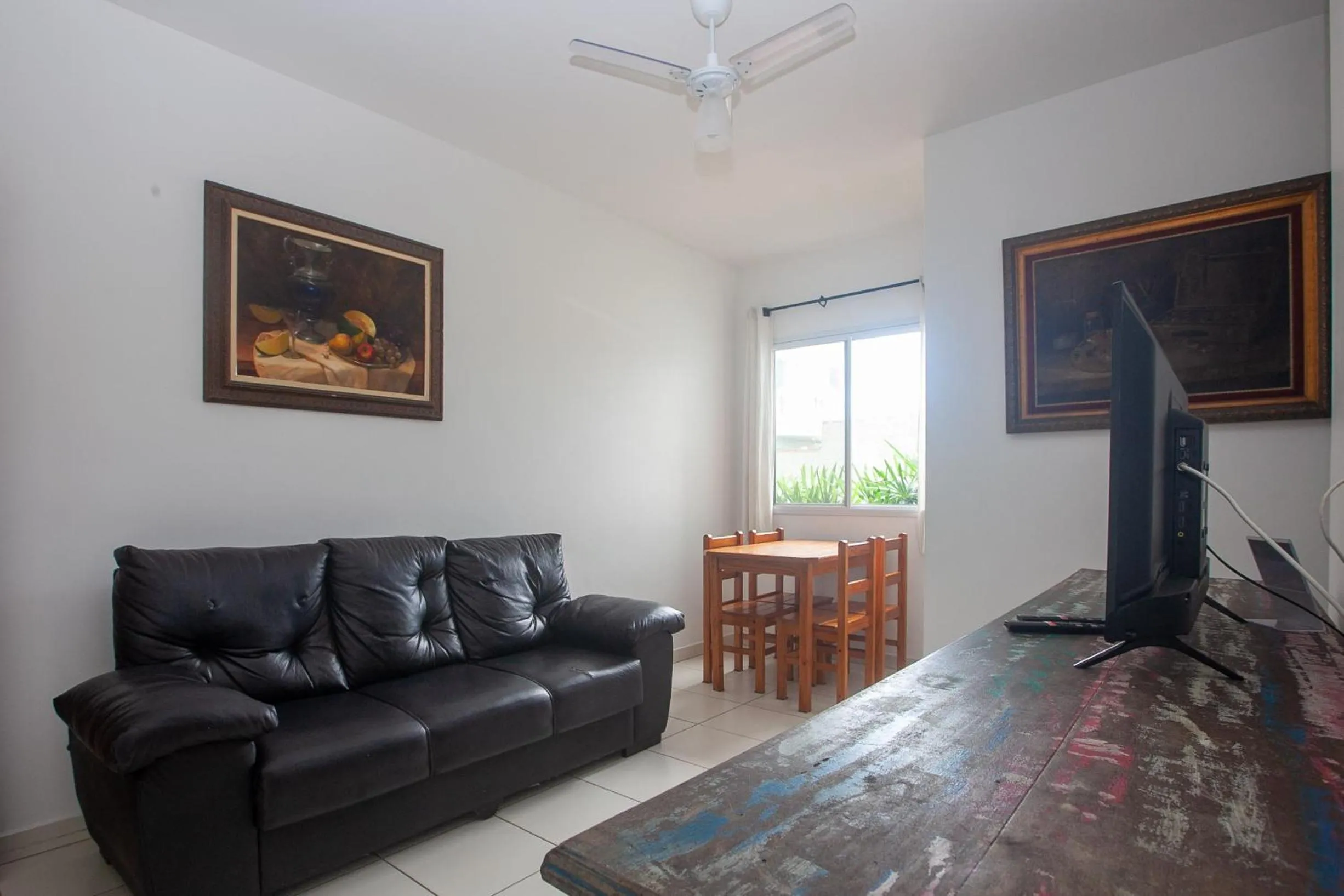 Communal lounge/ TV room in Apartamento Erica Itaguá proximo da Praia Grande