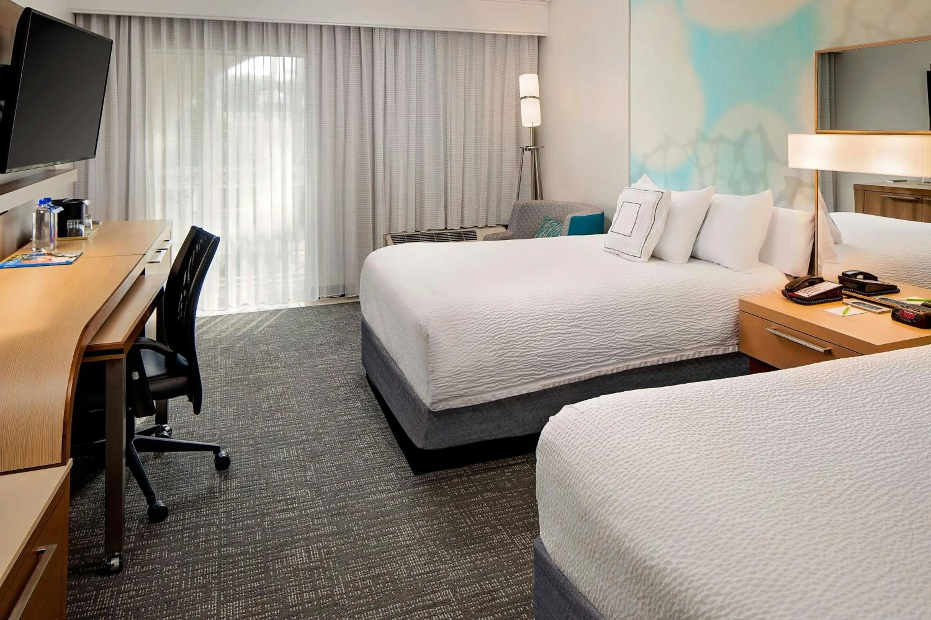 Photo of the whole room, Bed in Courtyard by Marriott Fort Lauderdale North/Cypress Creek