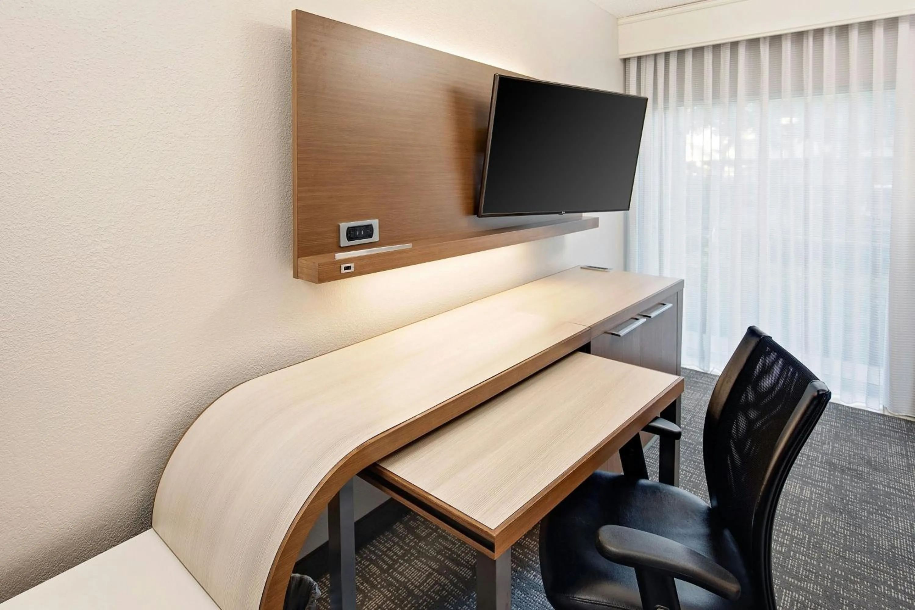 Photo of the whole room in Courtyard by Marriott Fort Lauderdale North/Cypress Creek