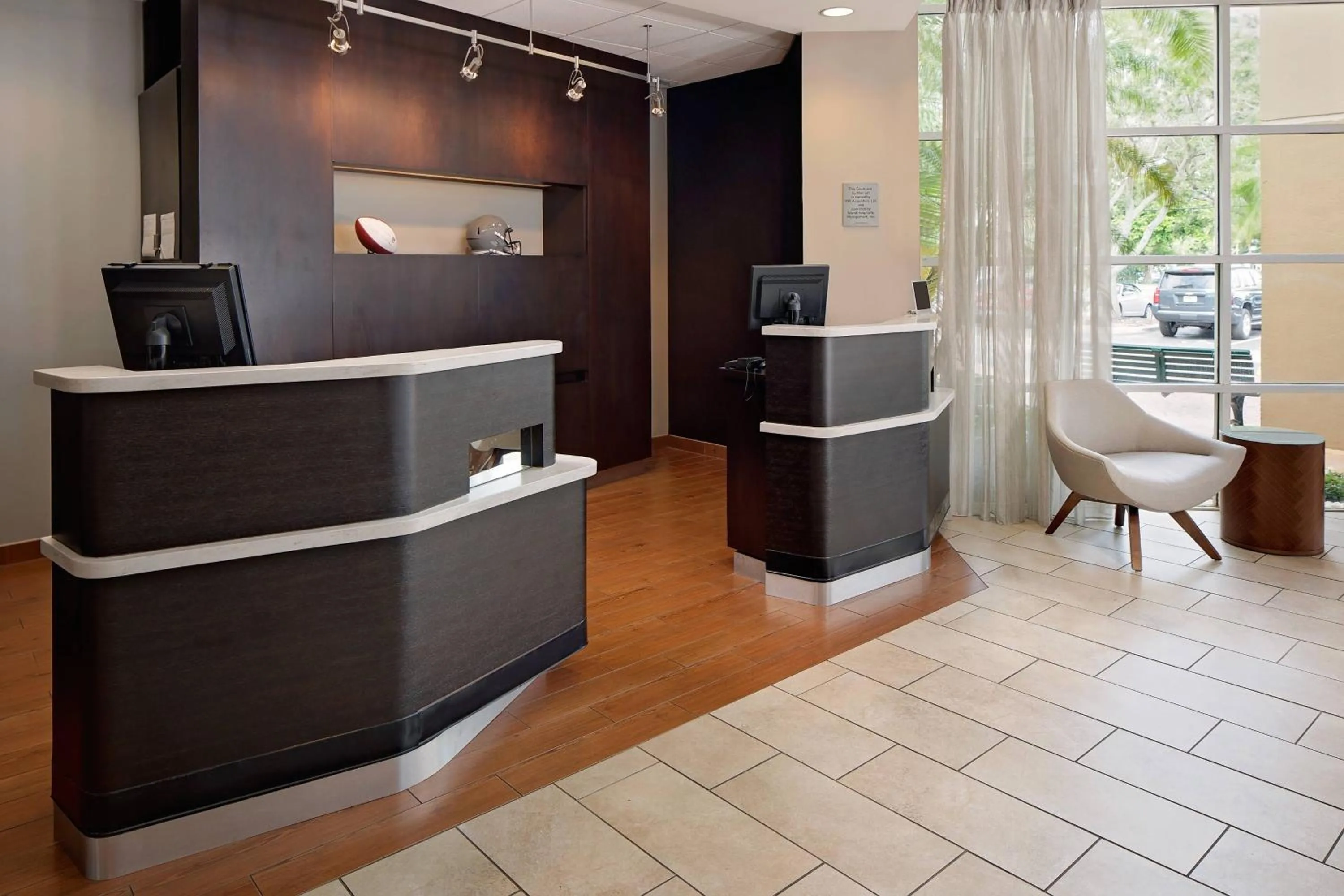 Lobby or reception in Courtyard by Marriott Fort Lauderdale North/Cypress Creek