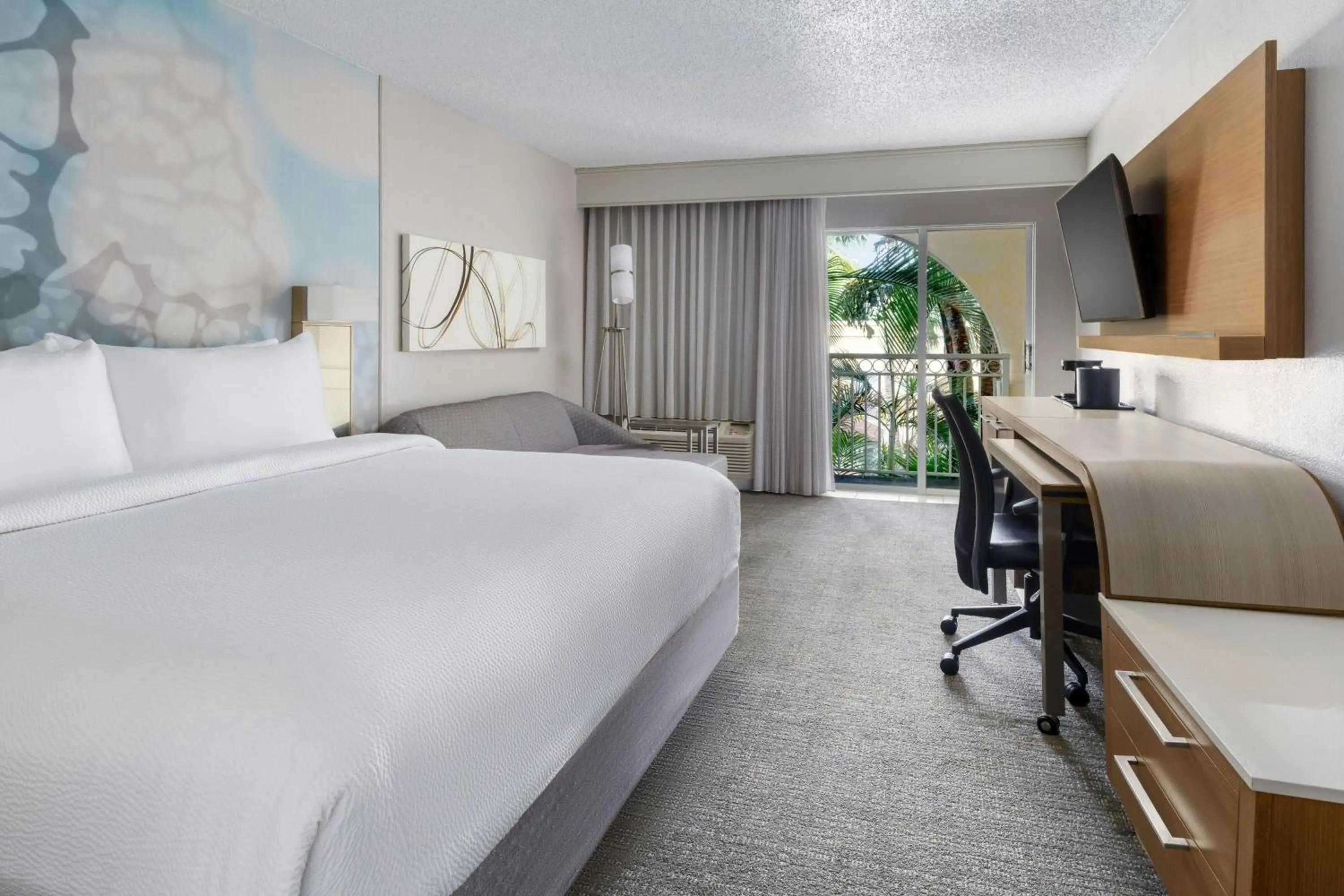 Photo of the whole room, Bed in Courtyard by Marriott Fort Lauderdale North/Cypress Creek