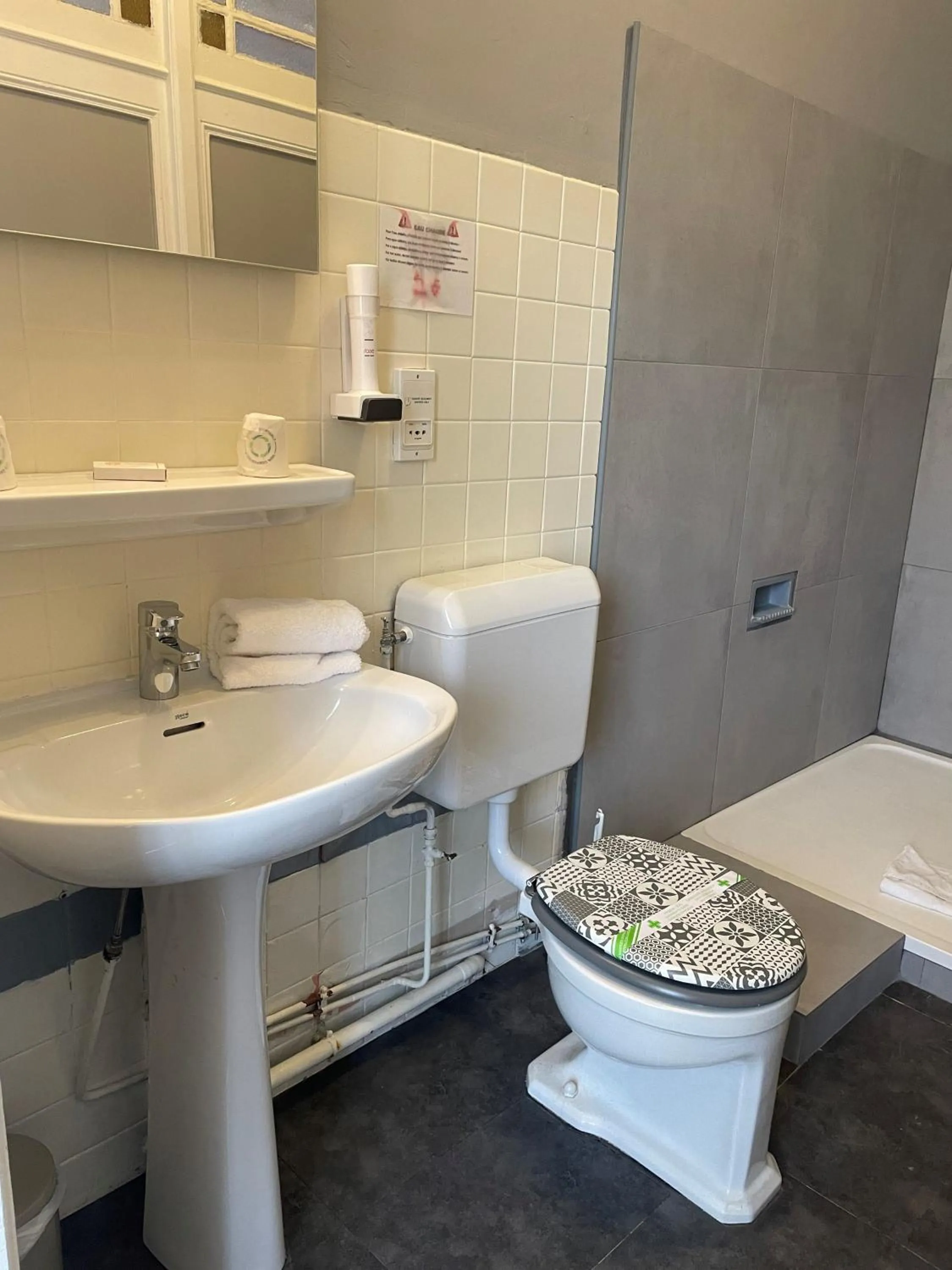 Property building in Hotel De France Perpignan Centre Ville