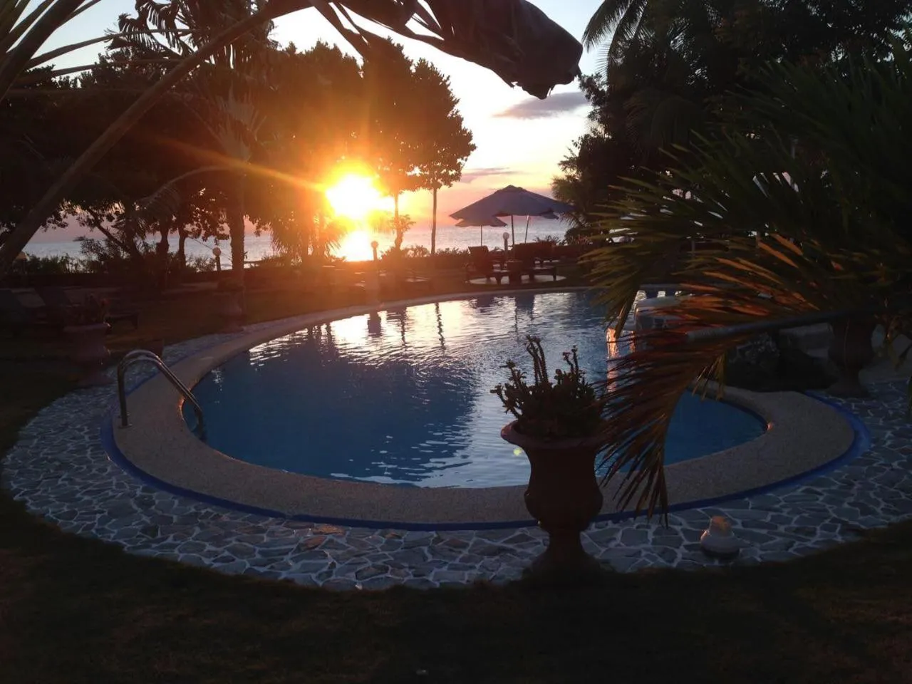 Cabilao Sunset Dive & Beach Resort