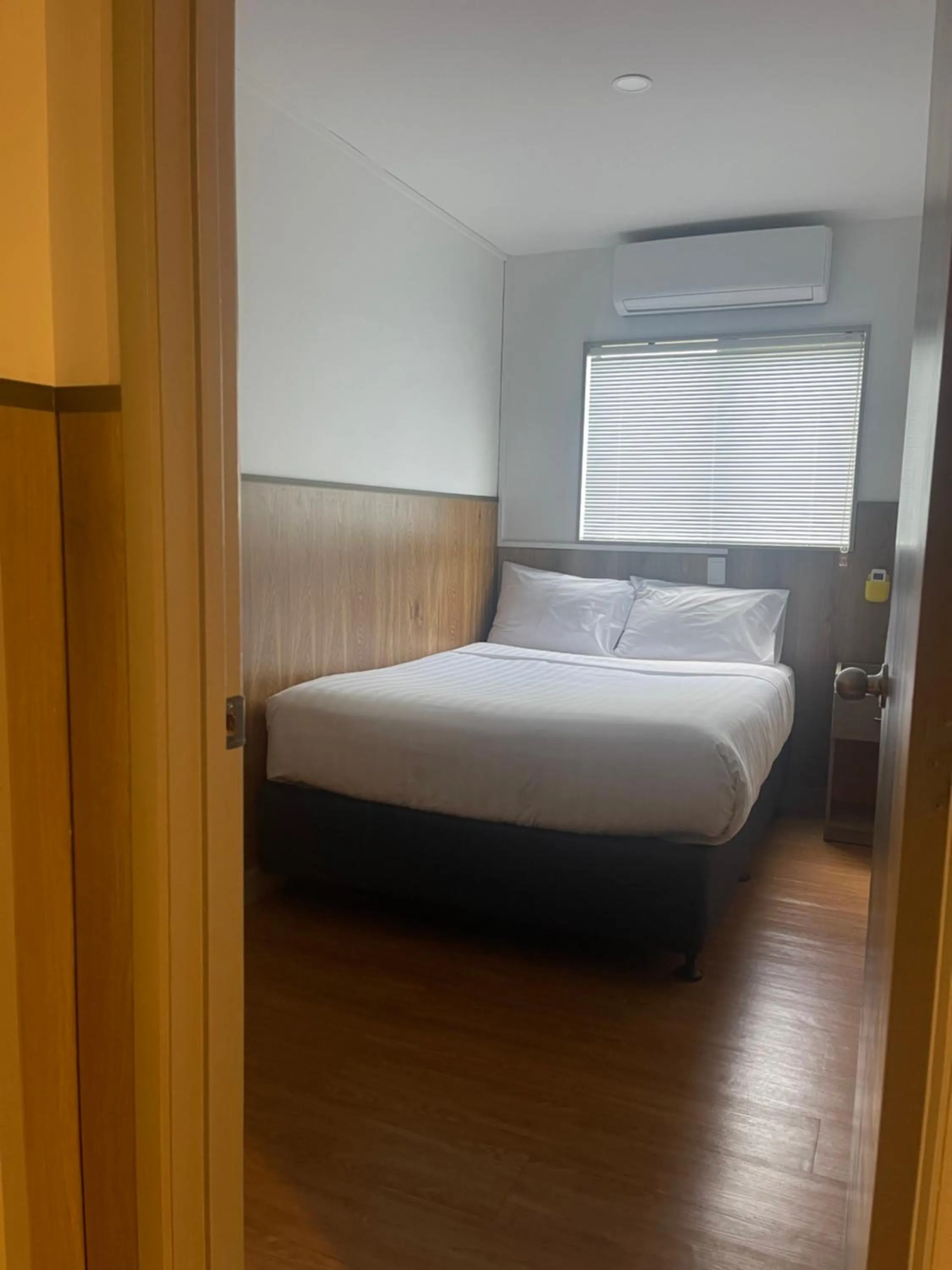 Bed in Conway Motel Manukau