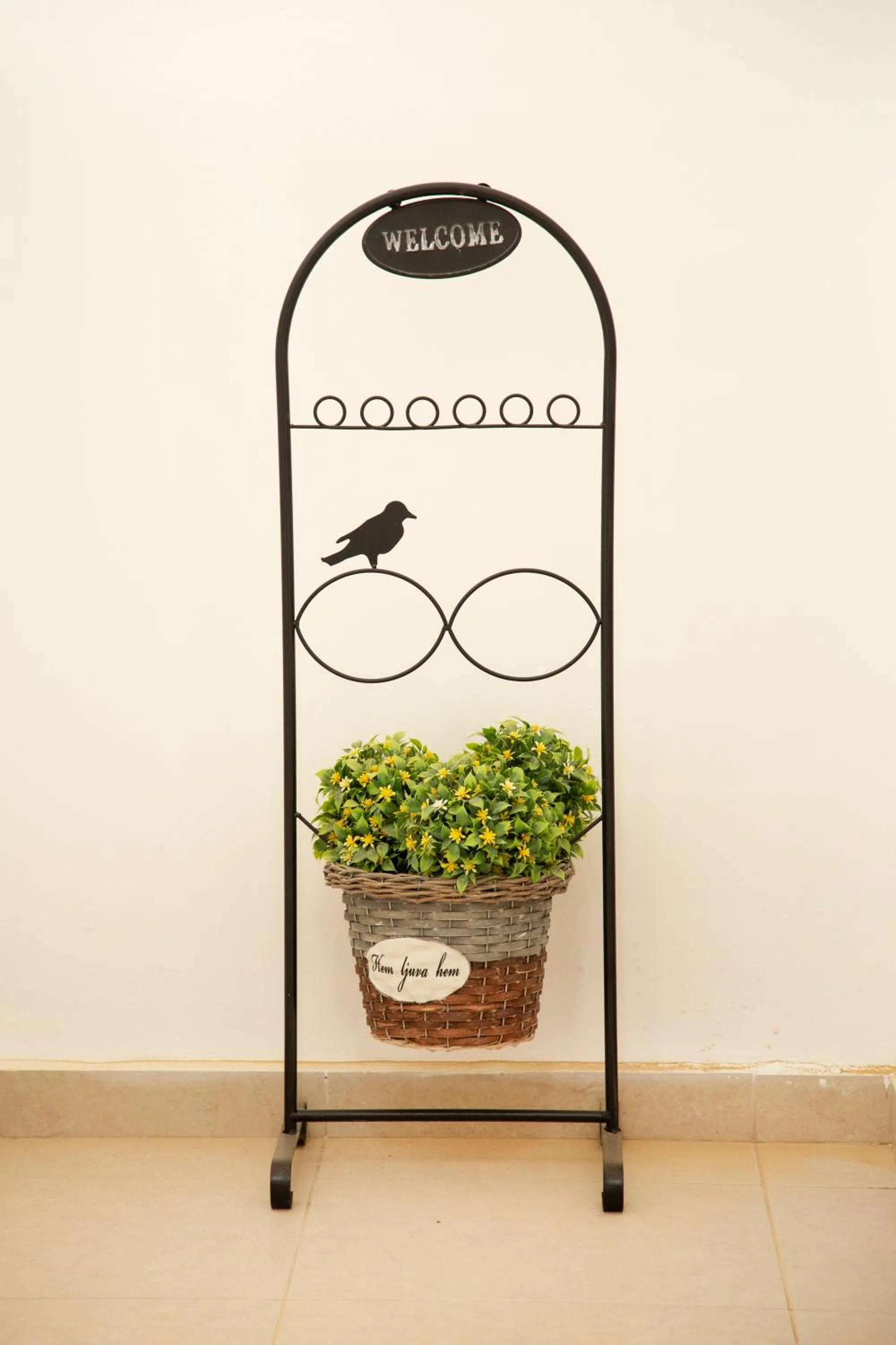 Decorative detail in Shoshanat Hamidbar