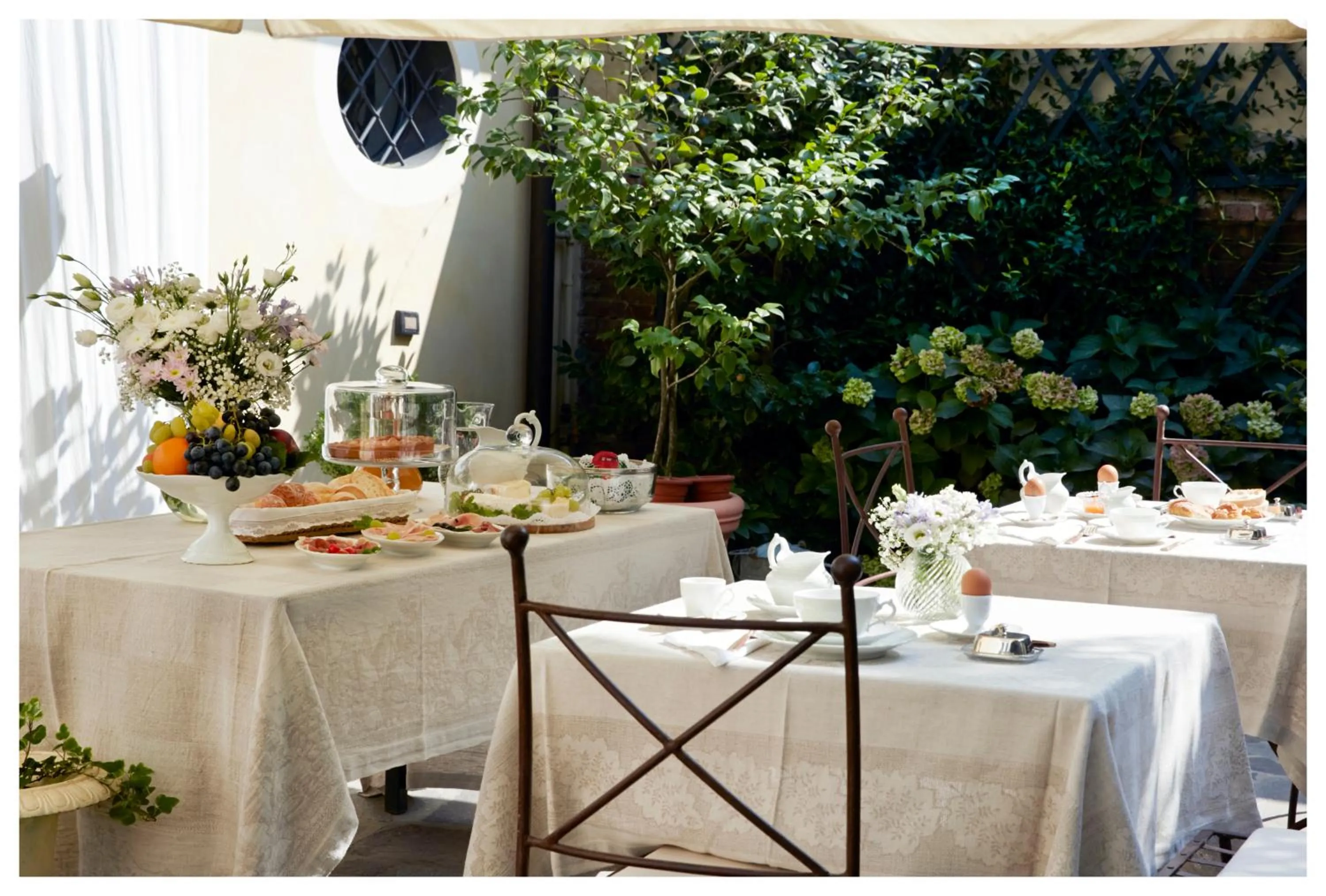 Breakfast in Relais Torre Dei Torti - Luxury Bed and Breakfast