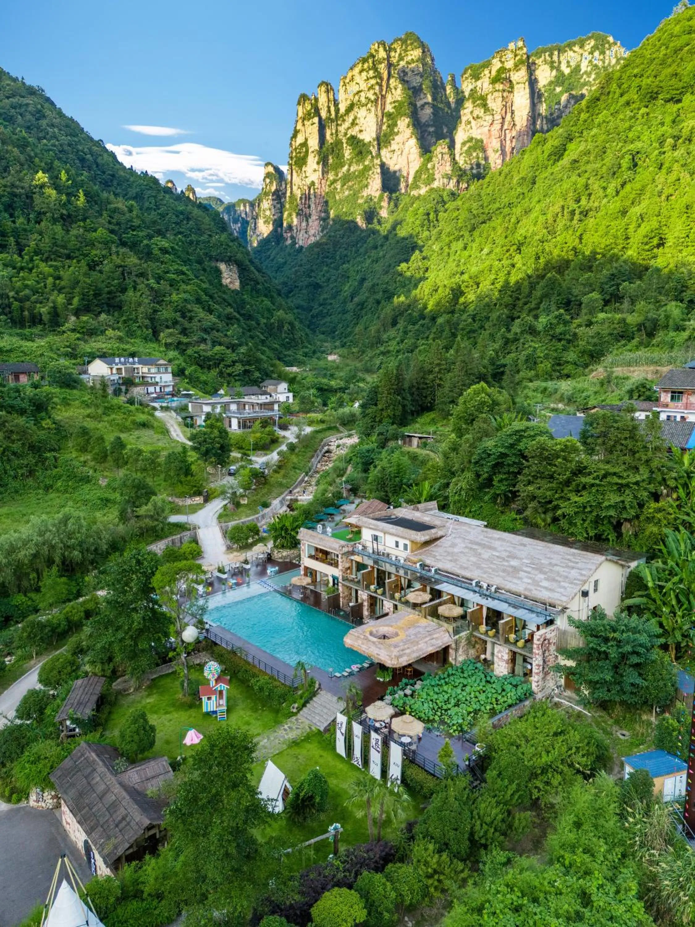 Property building in Homeward Mountain Resort