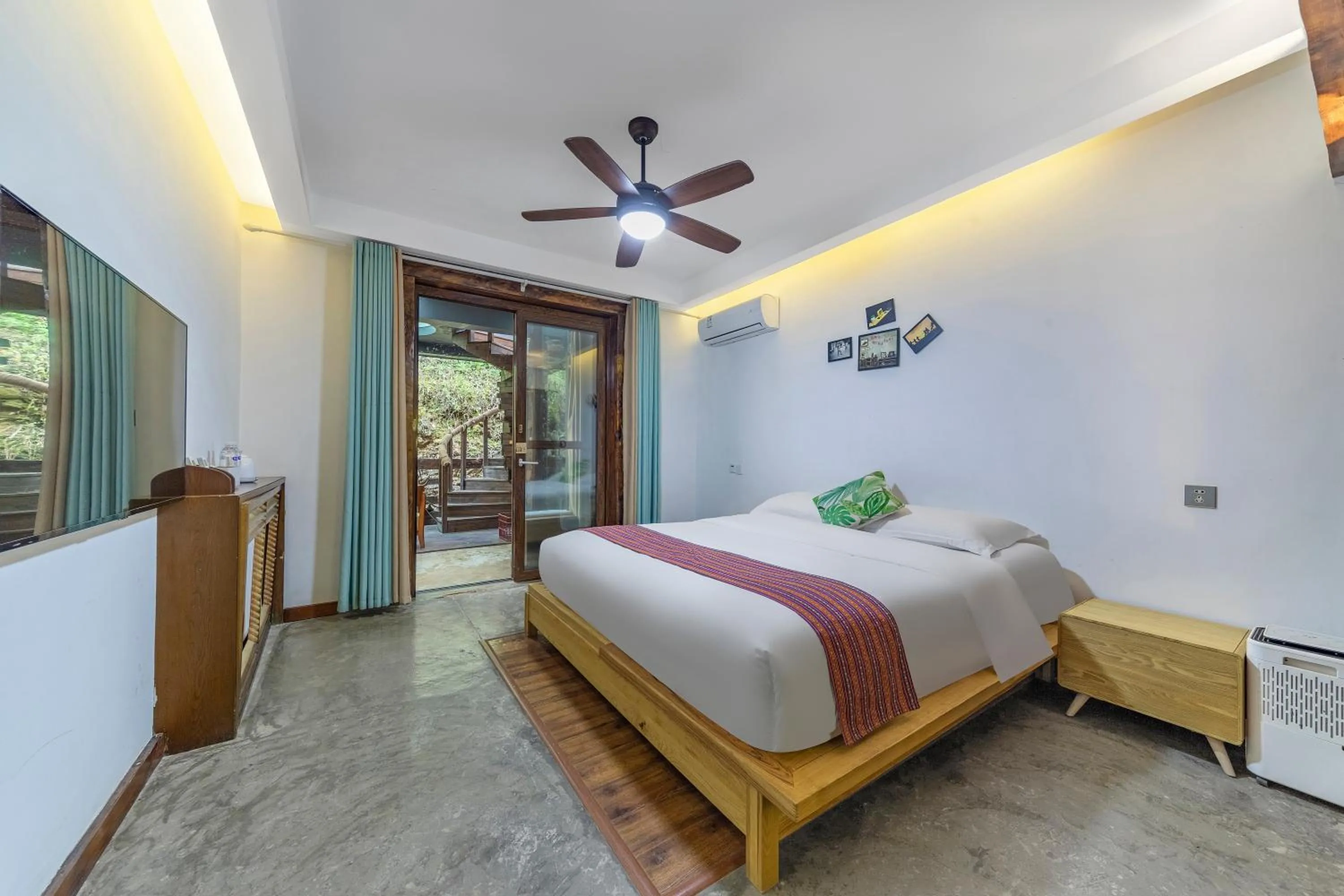 Bed in Homeward Mountain Resort