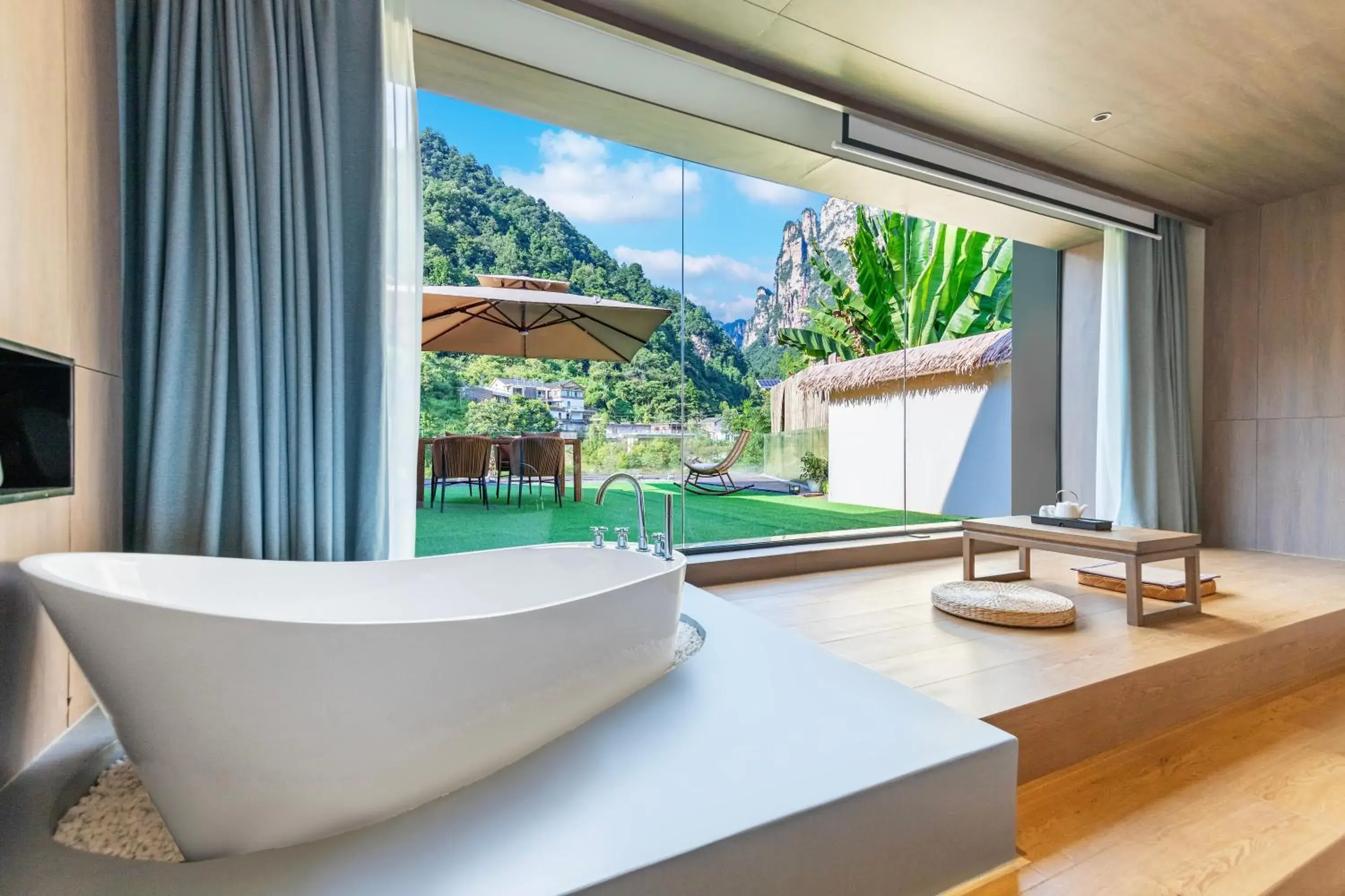 Canyon Panorama Suite with Private Large Balcony, and views of Zhangjiajie's Topography in Pandora Vista Retreat Canyon Panorama Suite with Private Large Balcony, and views of Zhangjiajie's Topography in Pandora Vista Retreat