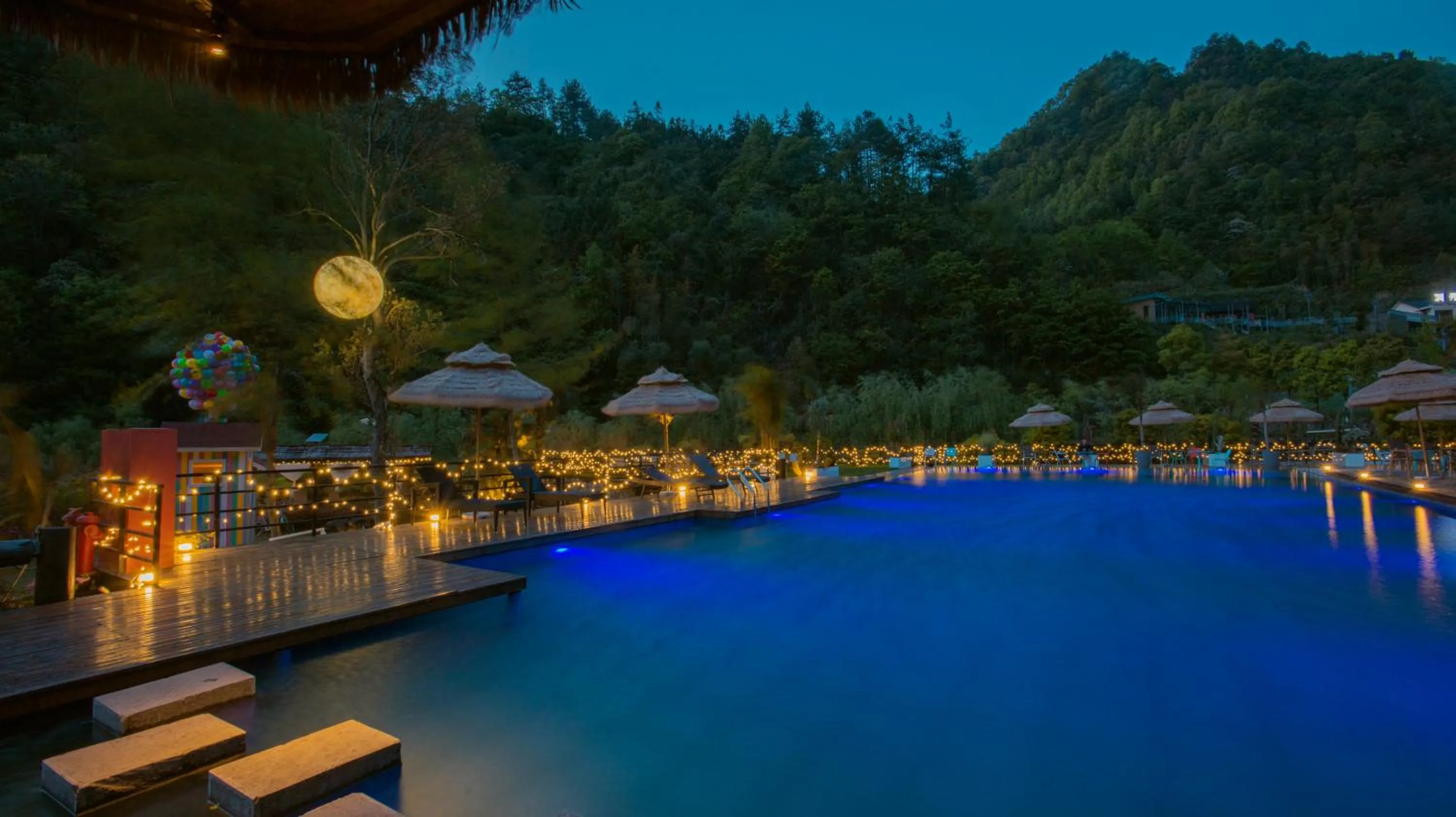 Night, Swimming Pool in Homeward Mountain Resort