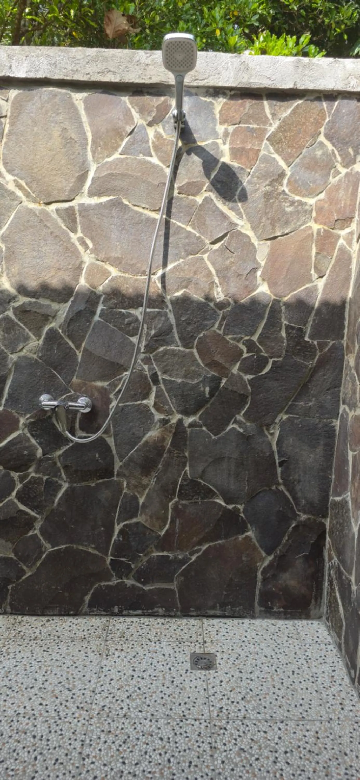 Shower in Uma Nirmala Aling-Aling