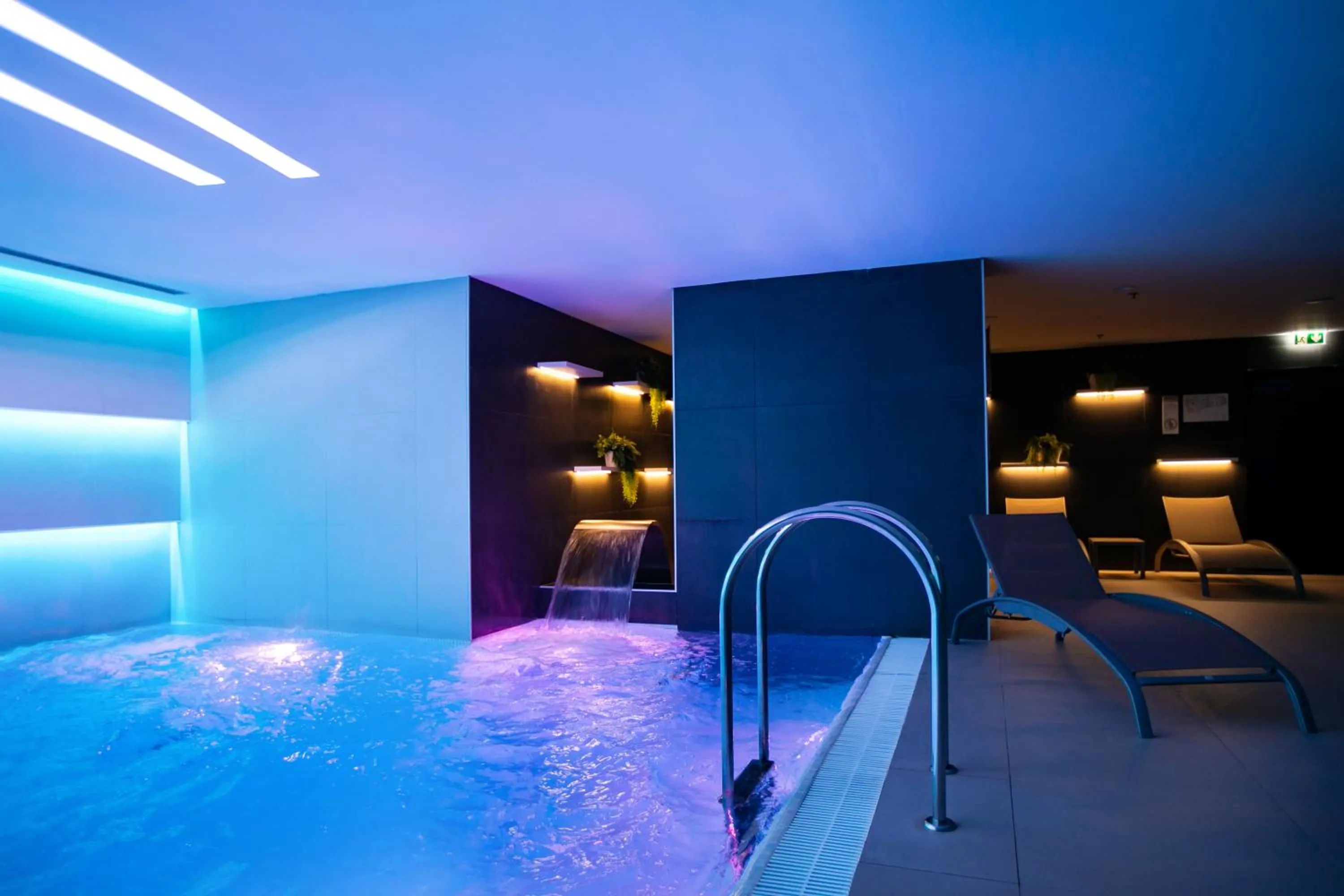 Swimming pool in Marvie Hotel & Health