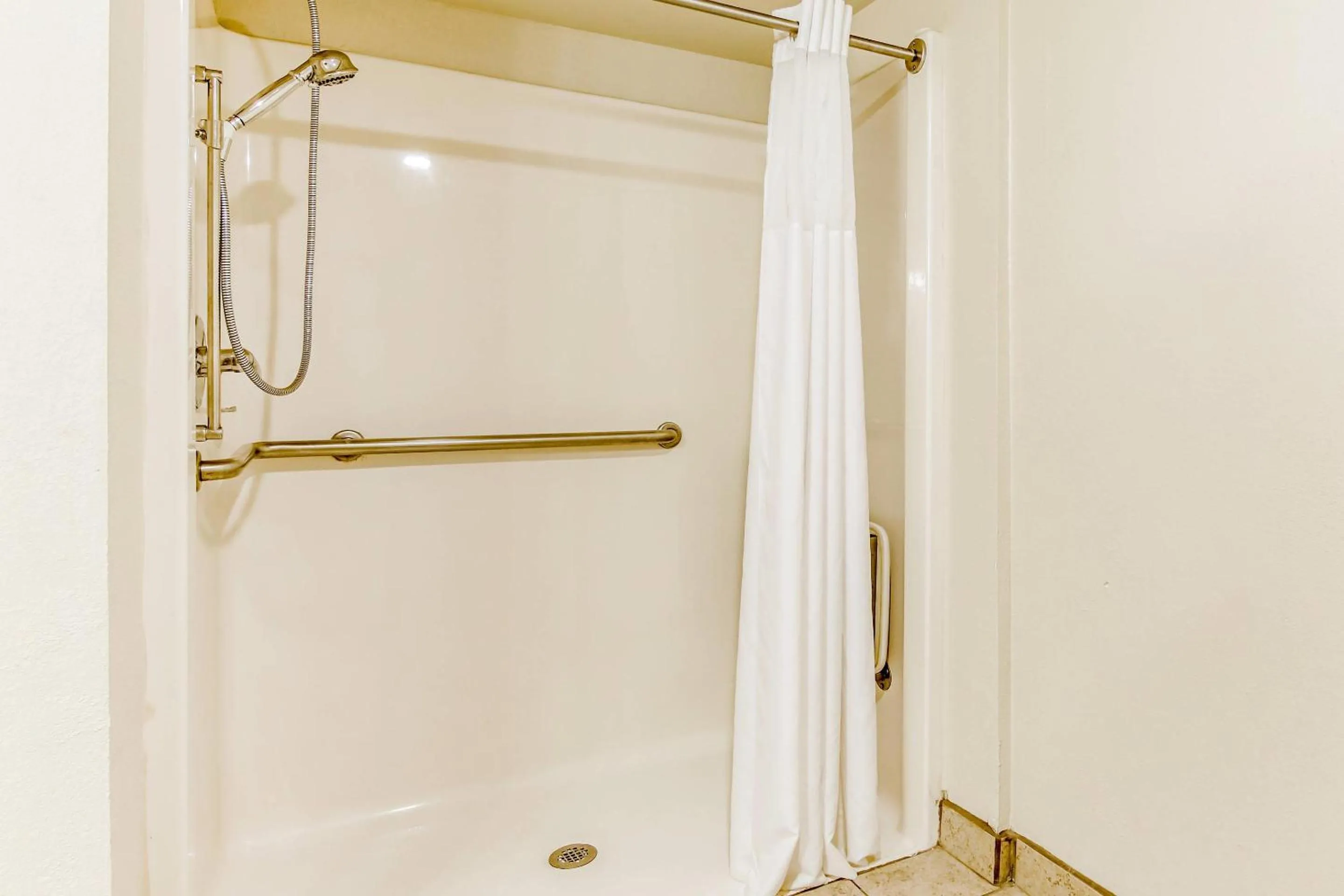 Bedroom in Quality Inn Stone Mountain