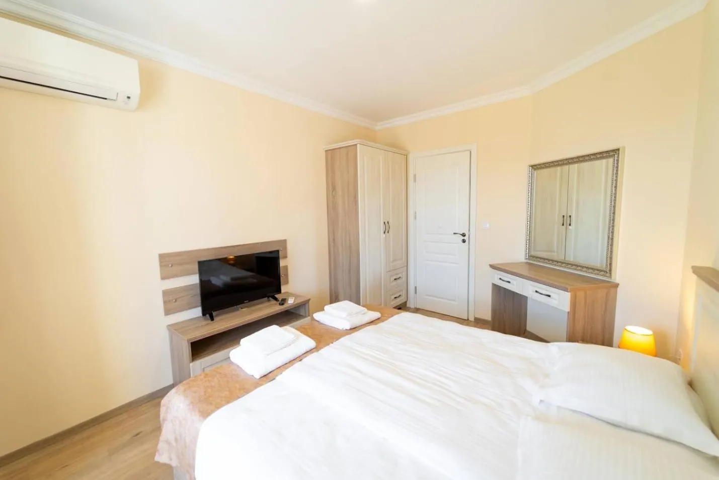 Bed in Burgas Beach Resort Apartments