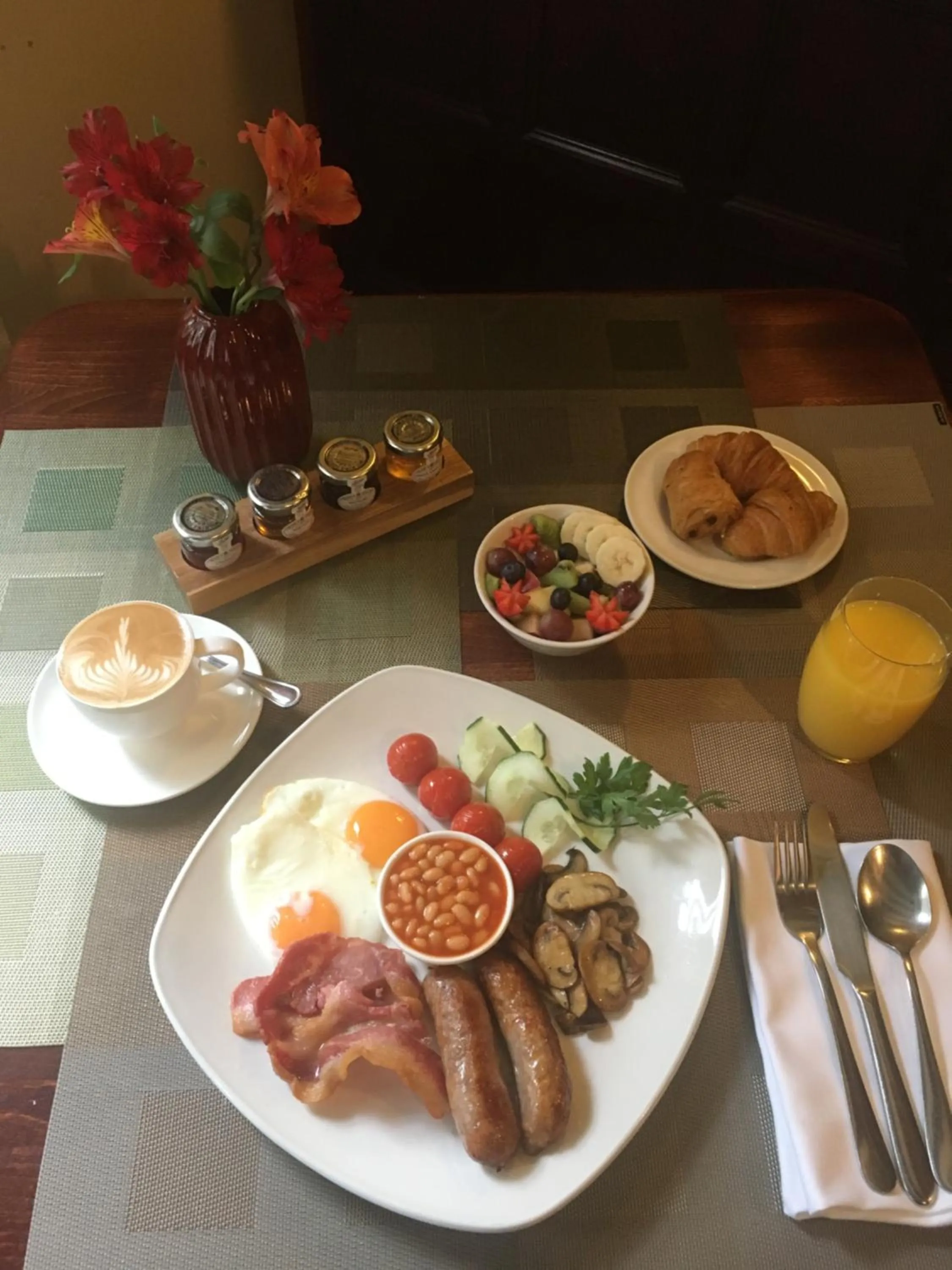 Breakfast in The Old Vine