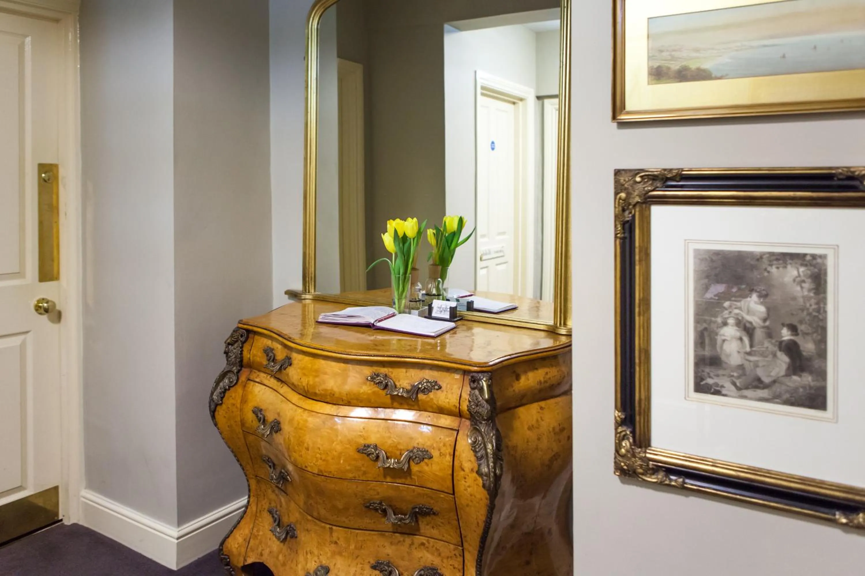 Decorative detail in The Old Vine