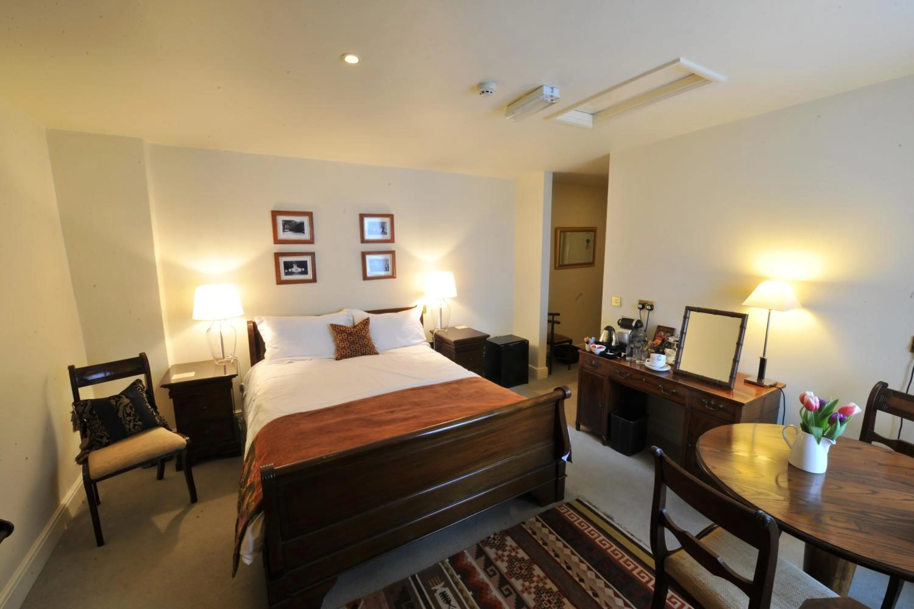 Bedroom, Bed in The Old Vine