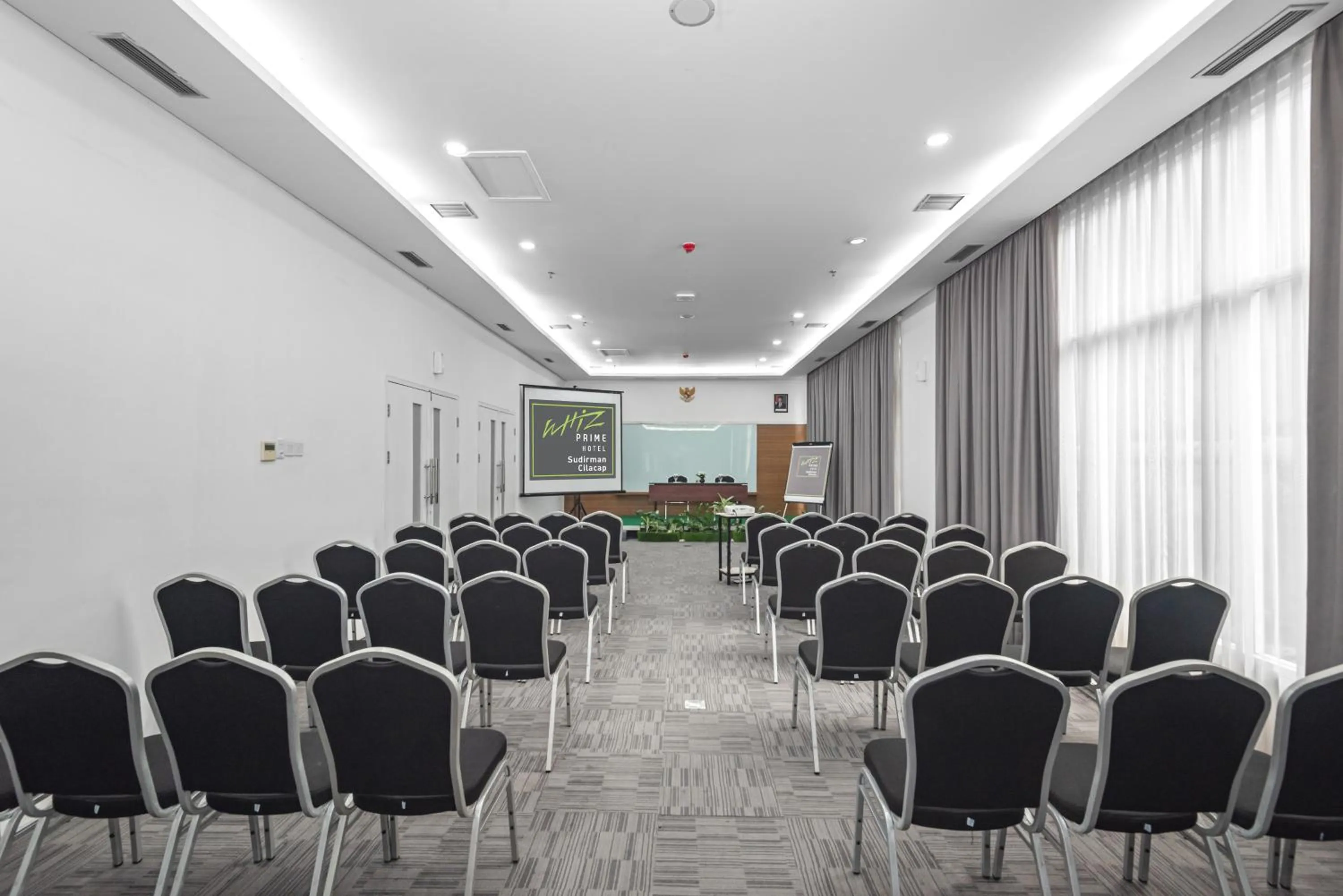 Meeting/conference room in Whiz Prime Hotel Sudirman Cilacap