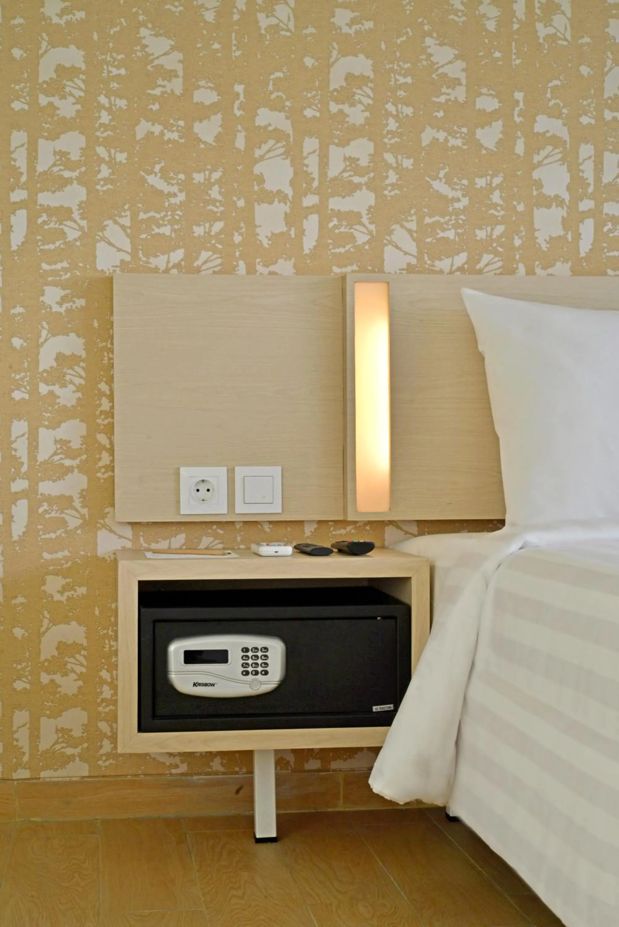 Bedroom, Bed in Whiz Prime Hotel Sudirman Cilacap