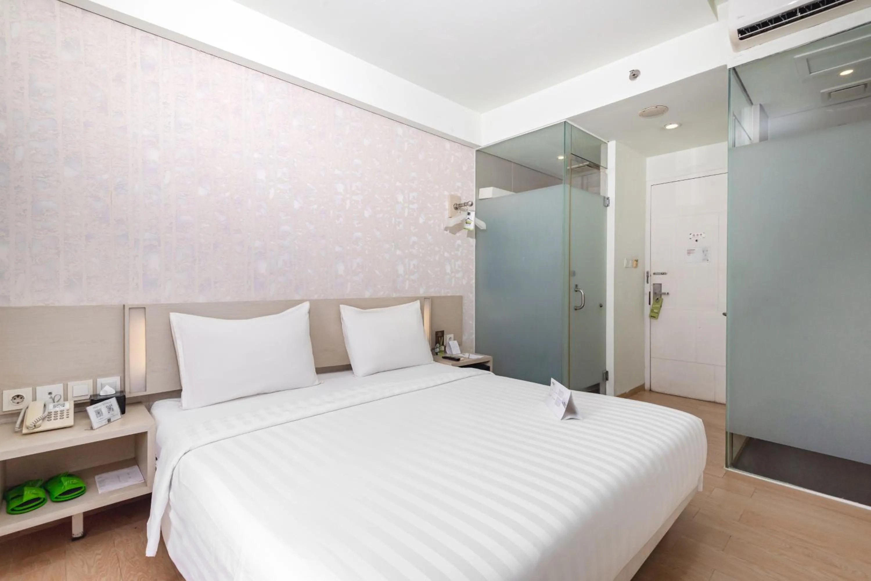 Bedroom, Bed in Whiz Prime Hotel Sudirman Cilacap