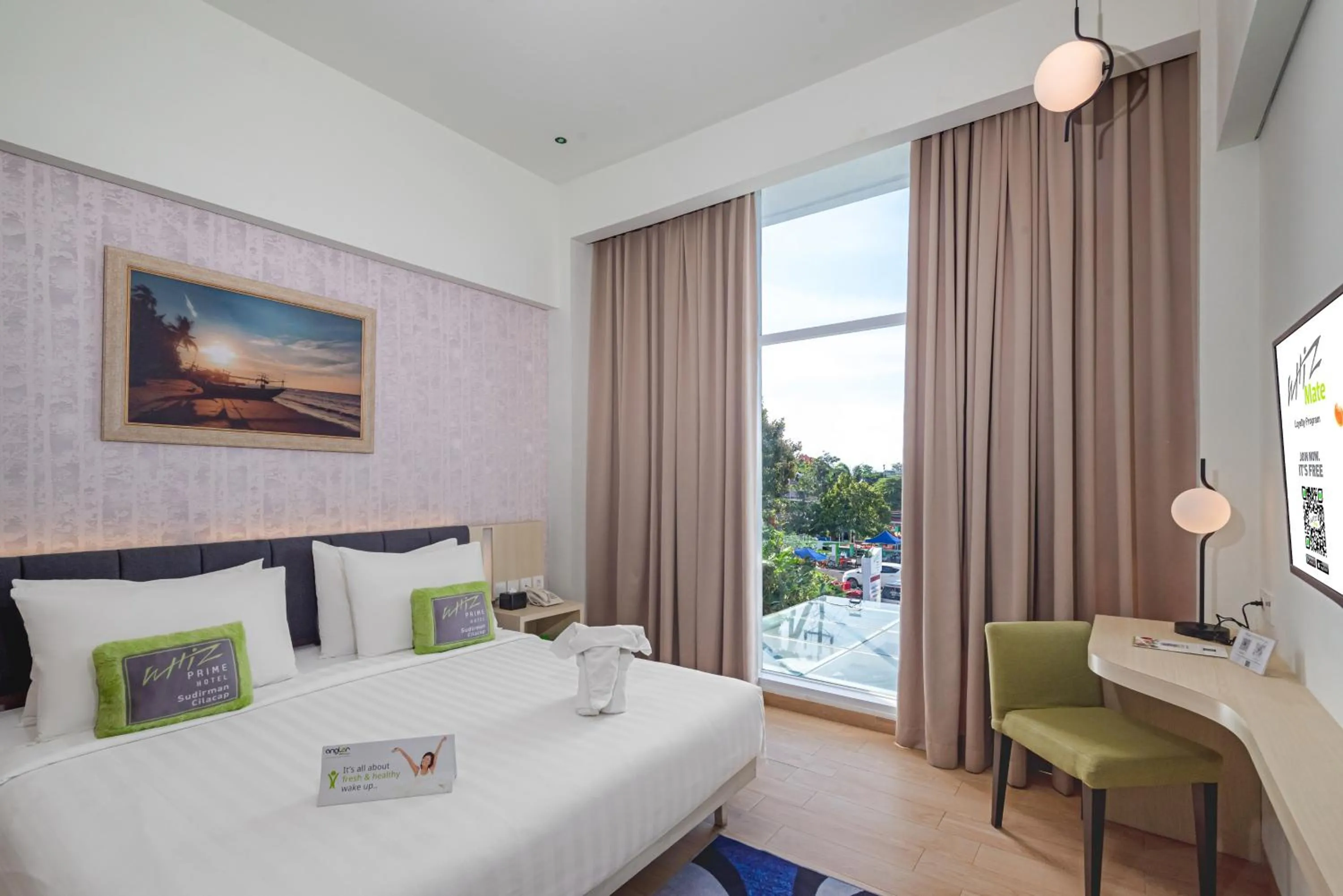 Bedroom, Bed in Whiz Prime Hotel Sudirman Cilacap