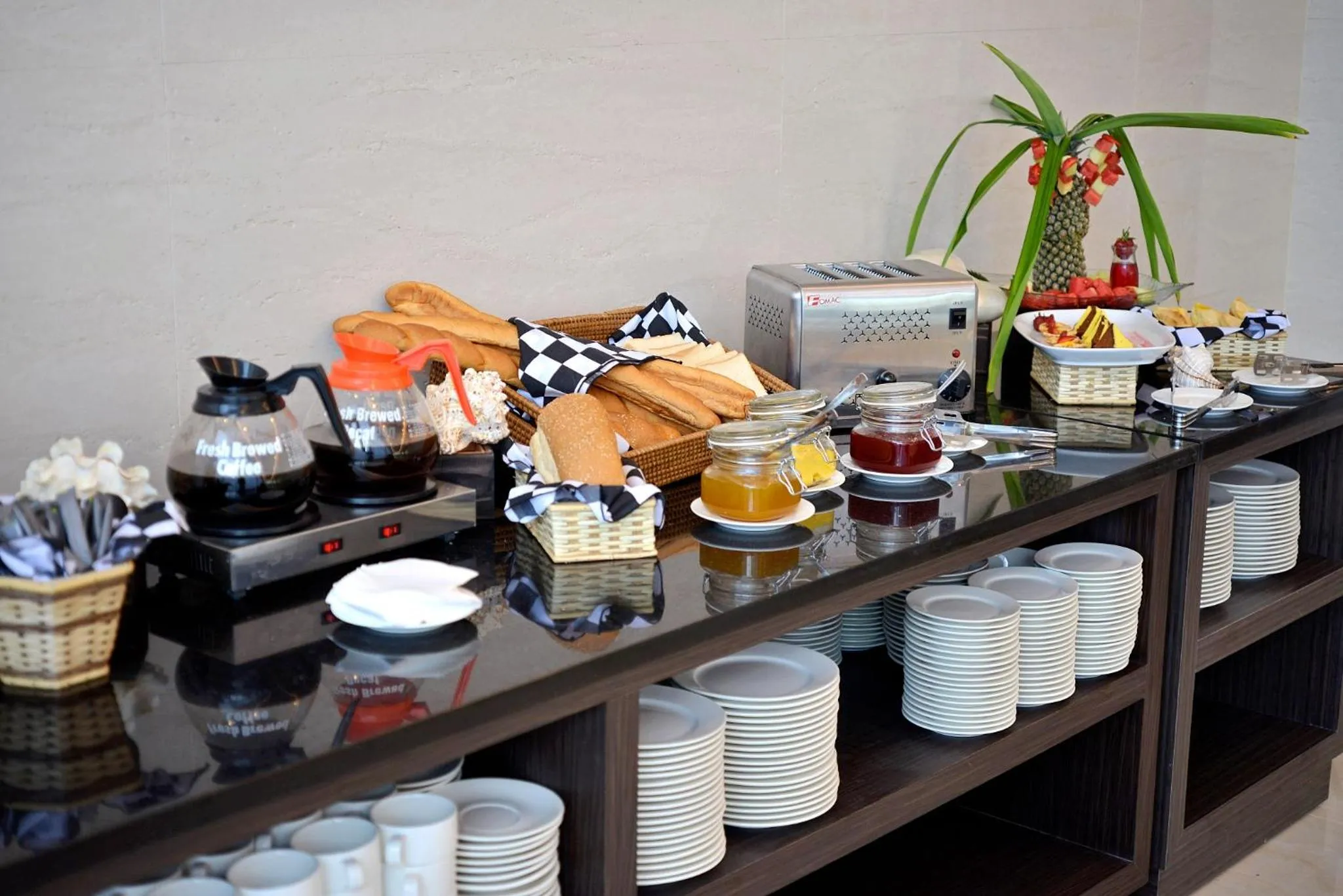 Restaurant/places to eat in Whiz Prime Hotel Sudirman Cilacap